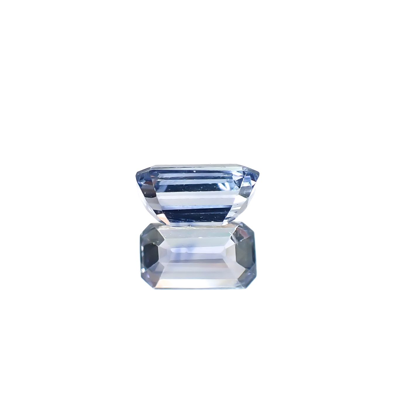 アイスブルーサファイア スリランカ産 0.67ct [241229583]6x3.4mm前後