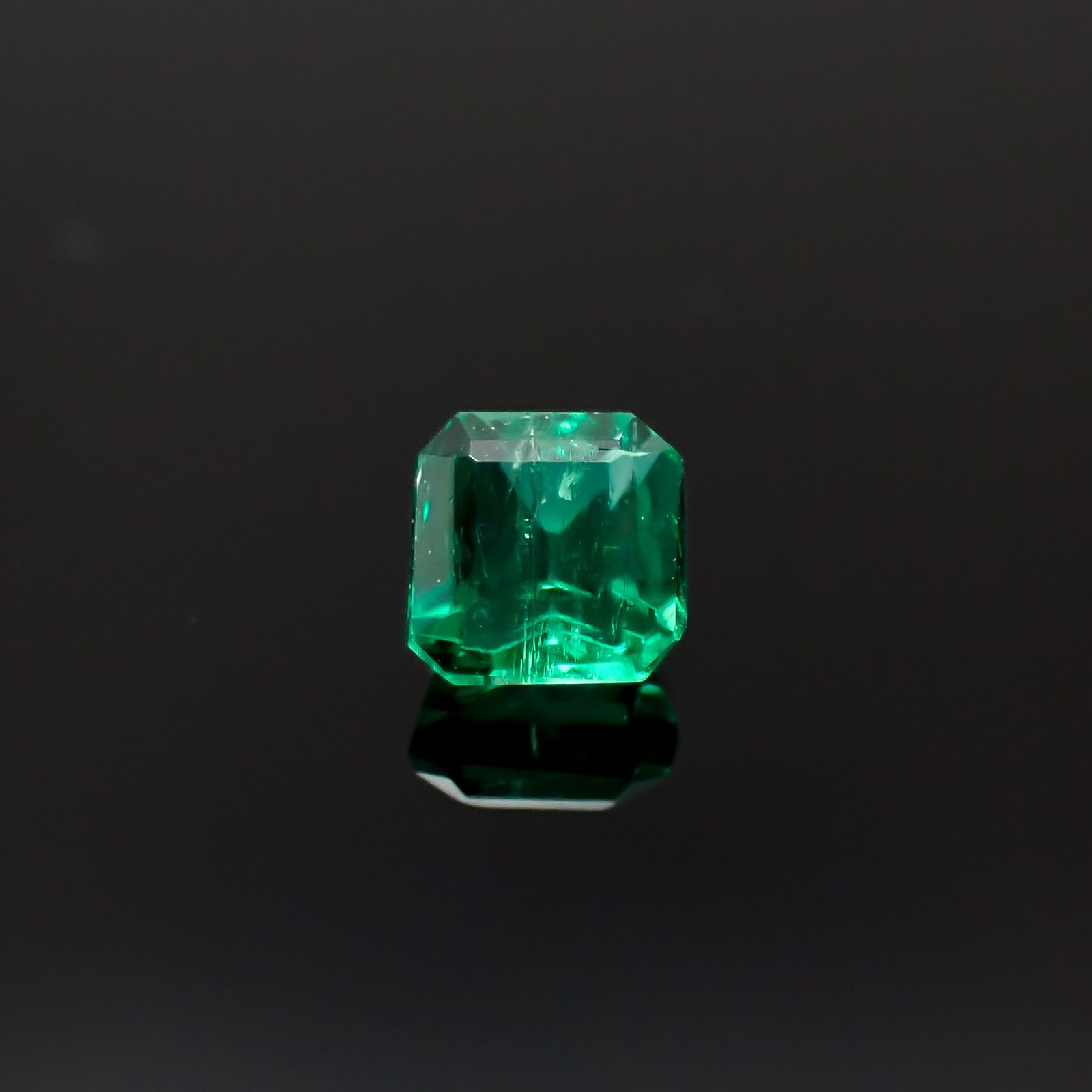 エメラルド コロンビア産 0.12ct[240627900]2.8x2.6mm前後
