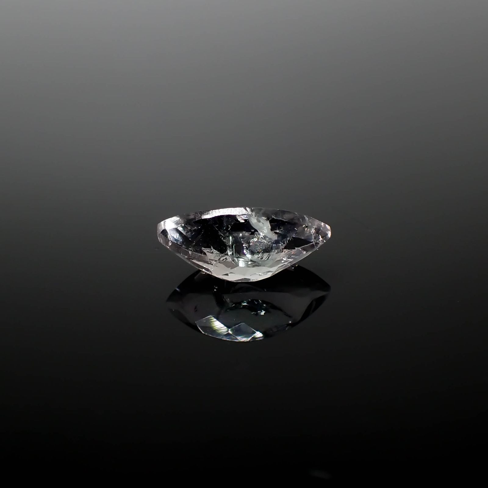 フローライト フルオレッセンス イギリス・ロジャリー鉱山産 2.47ct[240326601]12.6x6.6mm前後