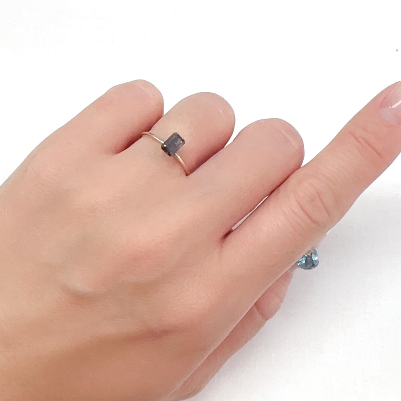 レインボースキャポライト ブラジル産 0.47ct [240326862]6x3.9mm前後