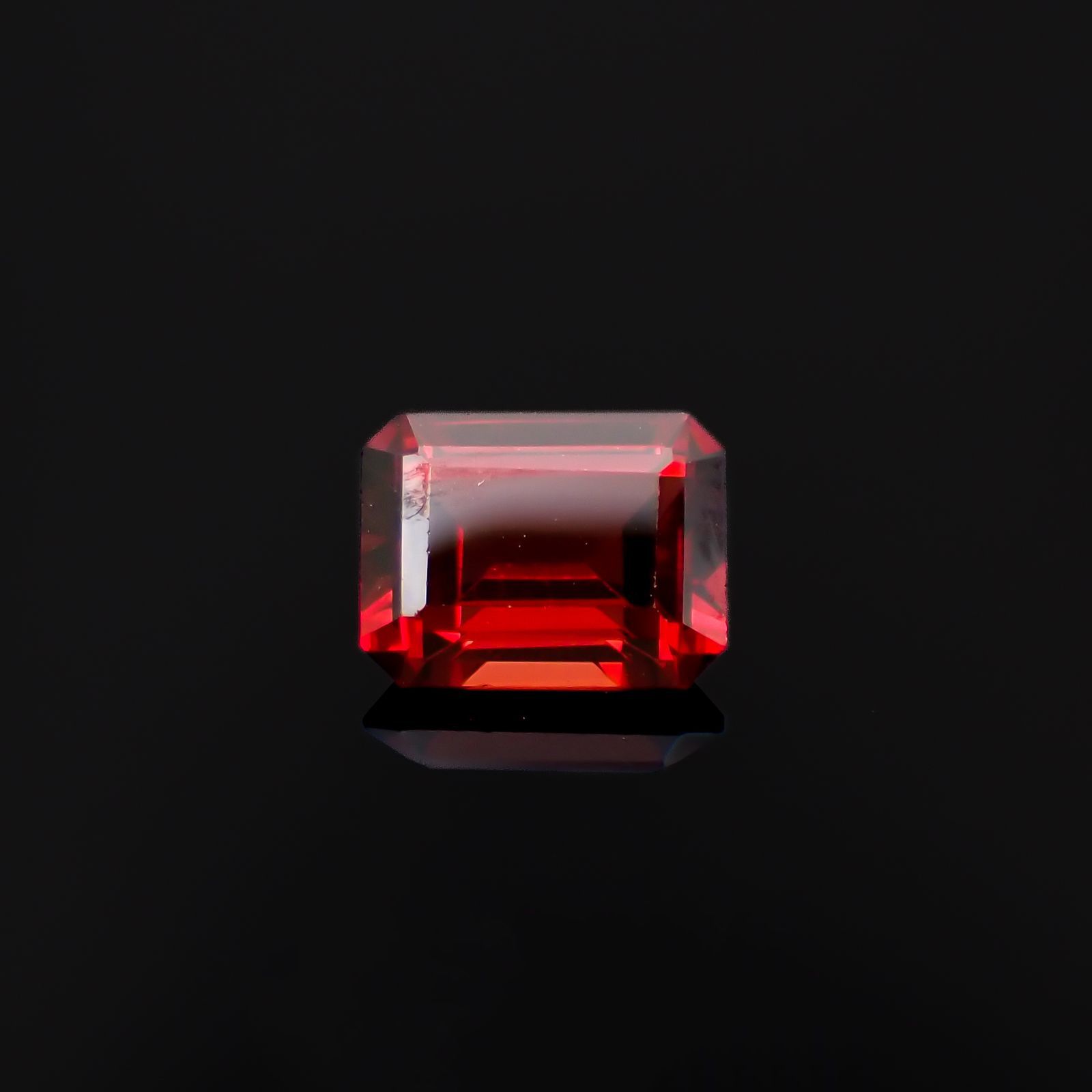 パイロープアルマンディンガーネット(宝石名パイロープ アルマンディン・ガーネット)ブラジル産 1.86ct 識別済[221219537]7.8x6mm前後