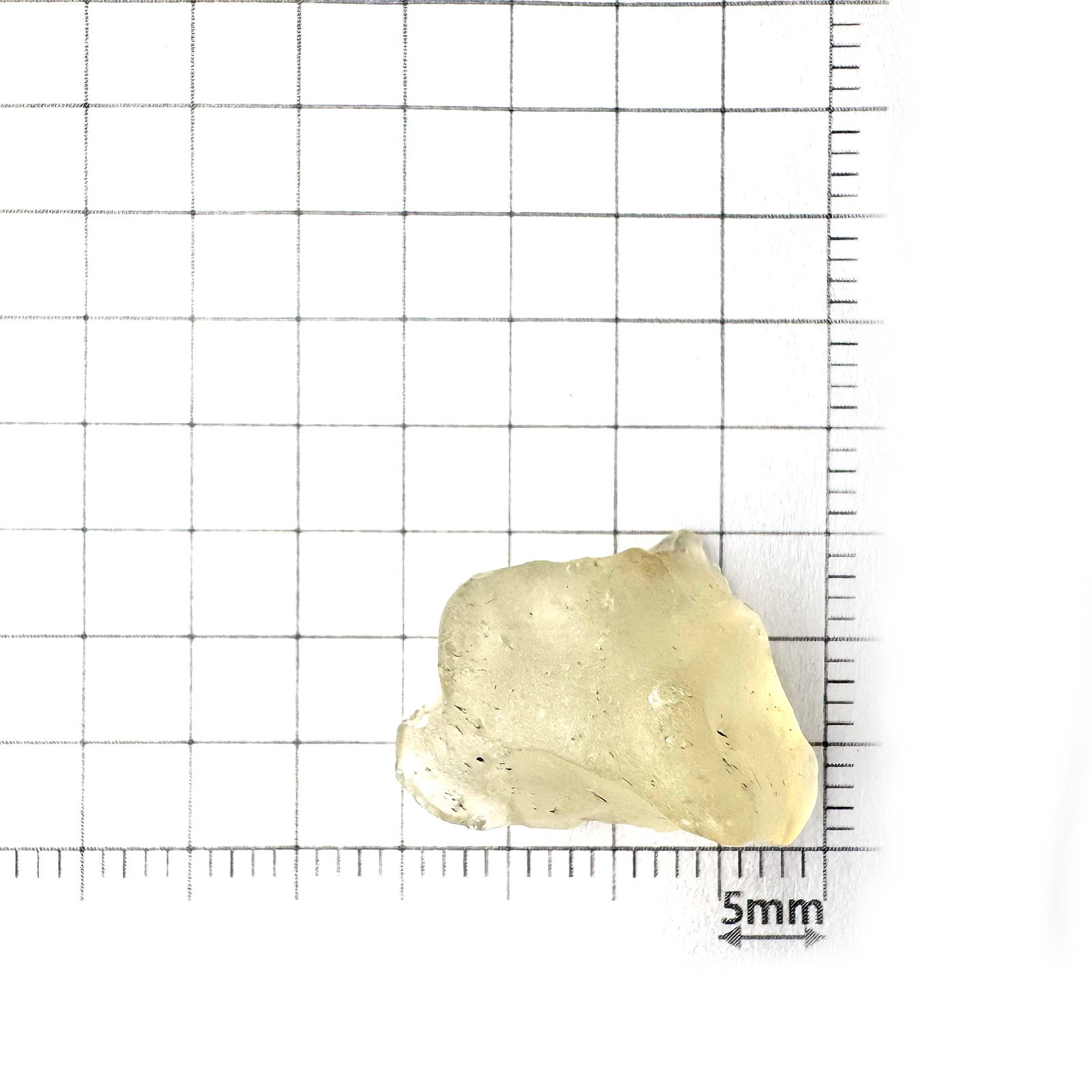 リビアングラス 原石 発見地：エジプト・リビア砂漠 10.72ct [241029288]18.5x16mm前後