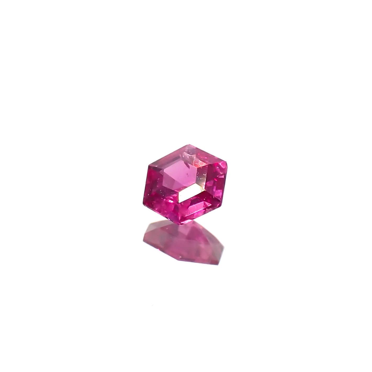 ◇ヘキサゴンカット◇ルビー 非加熱 モザンビーク産 0.13ct[240427104]3x3mm前後