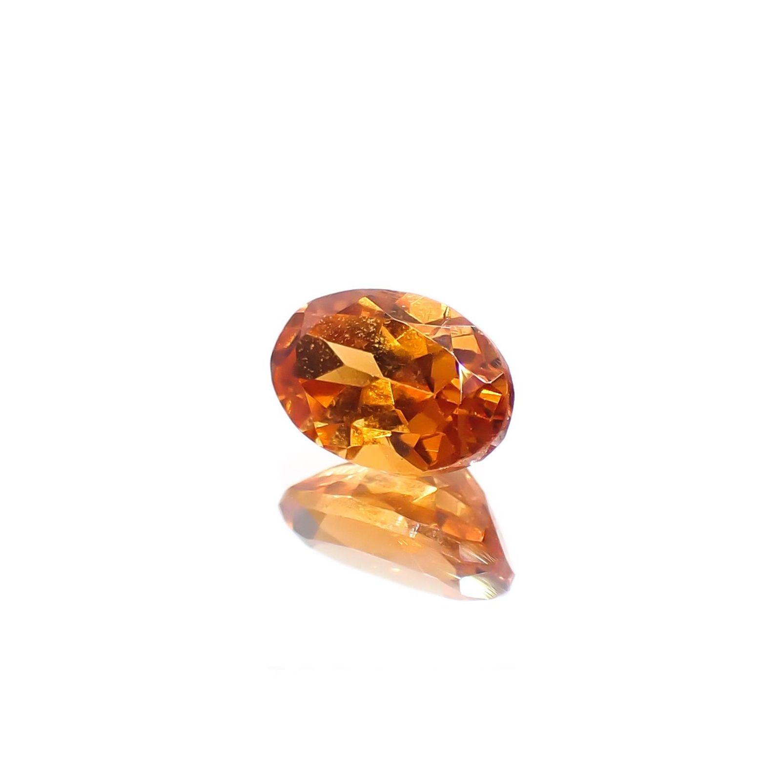 スペサルティンガーネット(宝石名ガーネット)タンザニア産 識別済 0.69ct / 6.2x4mm前後 [260617545]