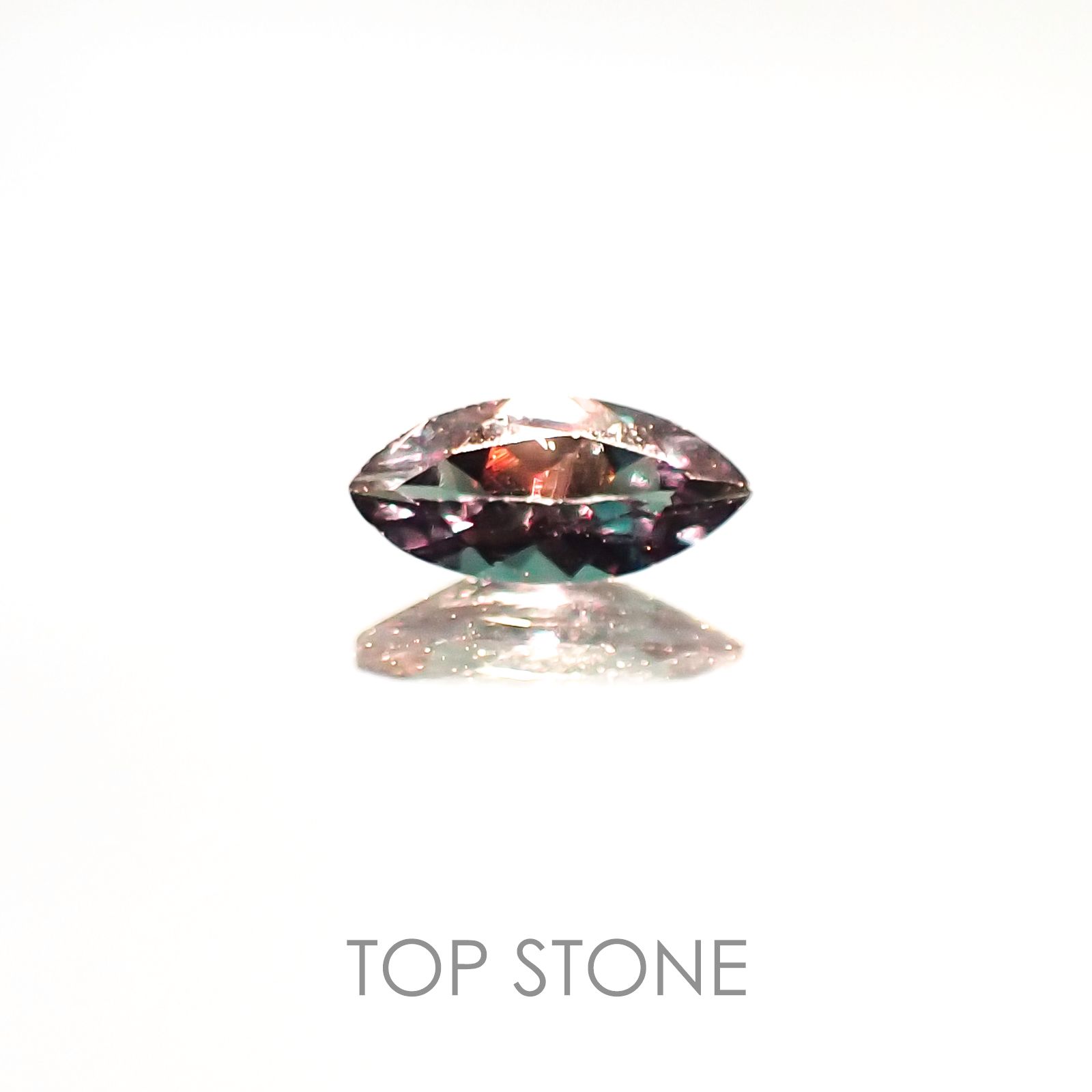 カラーチェンジガーネット(アレキタイプ)(宝石名ガーネット/カラーチェンジタイプ) マダガスカル・ベキリー産 0.25ct 識別済[20106609]6.3×2.9mm前後
