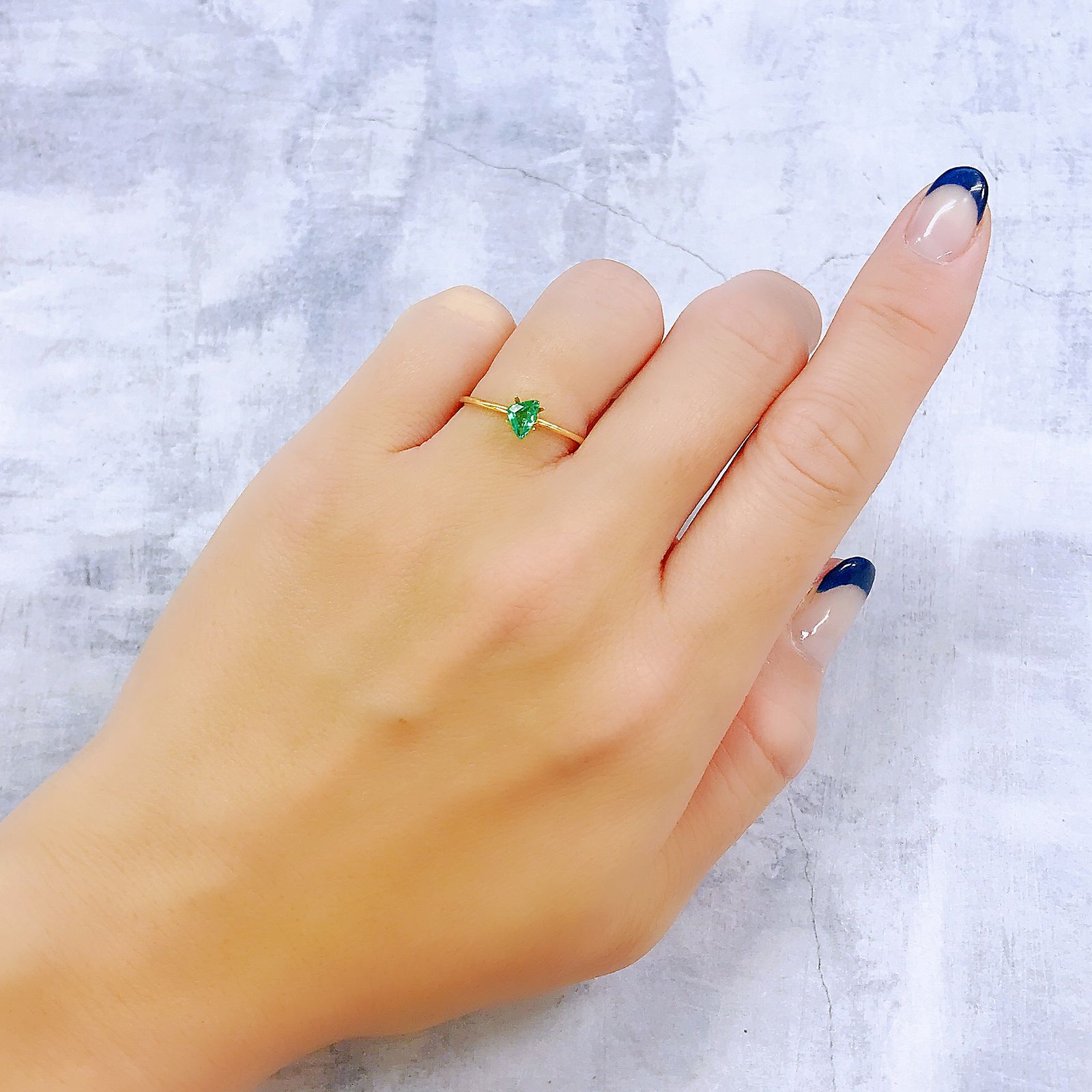 パライバトルマリン(宝石名トルマリン/別名パライバ・トルマリン)ブラジル・パライバ州バターリャ鉱山産 0.25ct 識別済[221018807]3.8x5.5mm前後