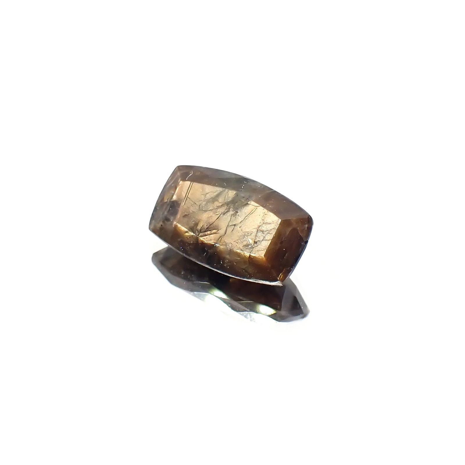 ゴールドシーンサファイア非加熱 ケニア産 4.73ct / 12.9x7.4mm前後 [230321338]