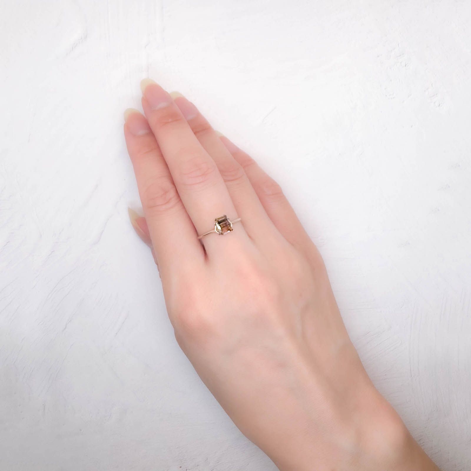 レインボースキャポライト ブラジル産 0.49ct / 6.6x4.6mm前後 [250931049]