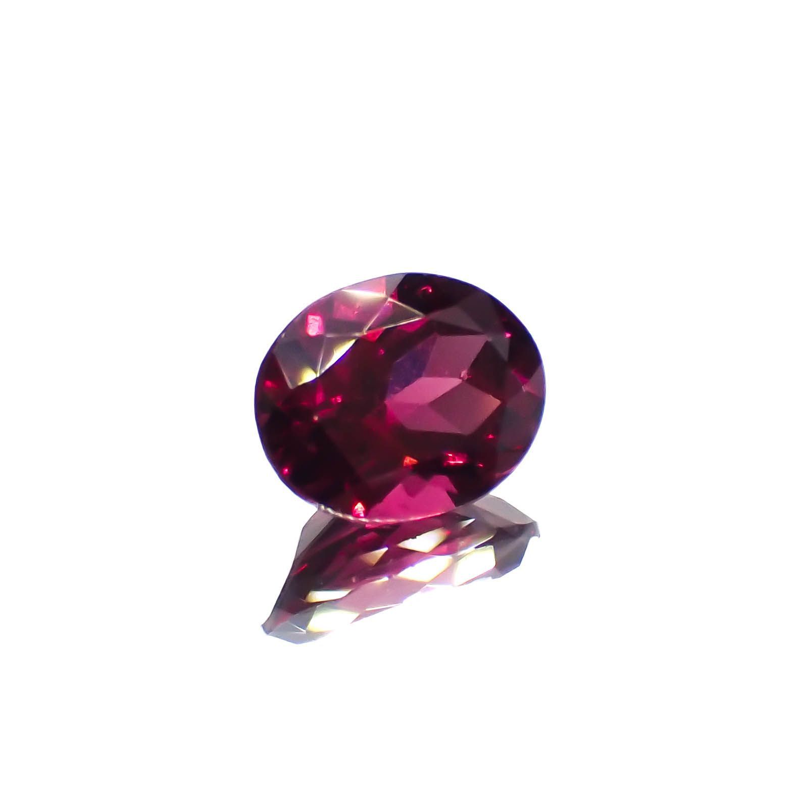 ロードライトガーネット(宝石名ロードライト・ガーネット)ブラジル産 1.87ct 識別済[221219563]8.3x6.6mm前後