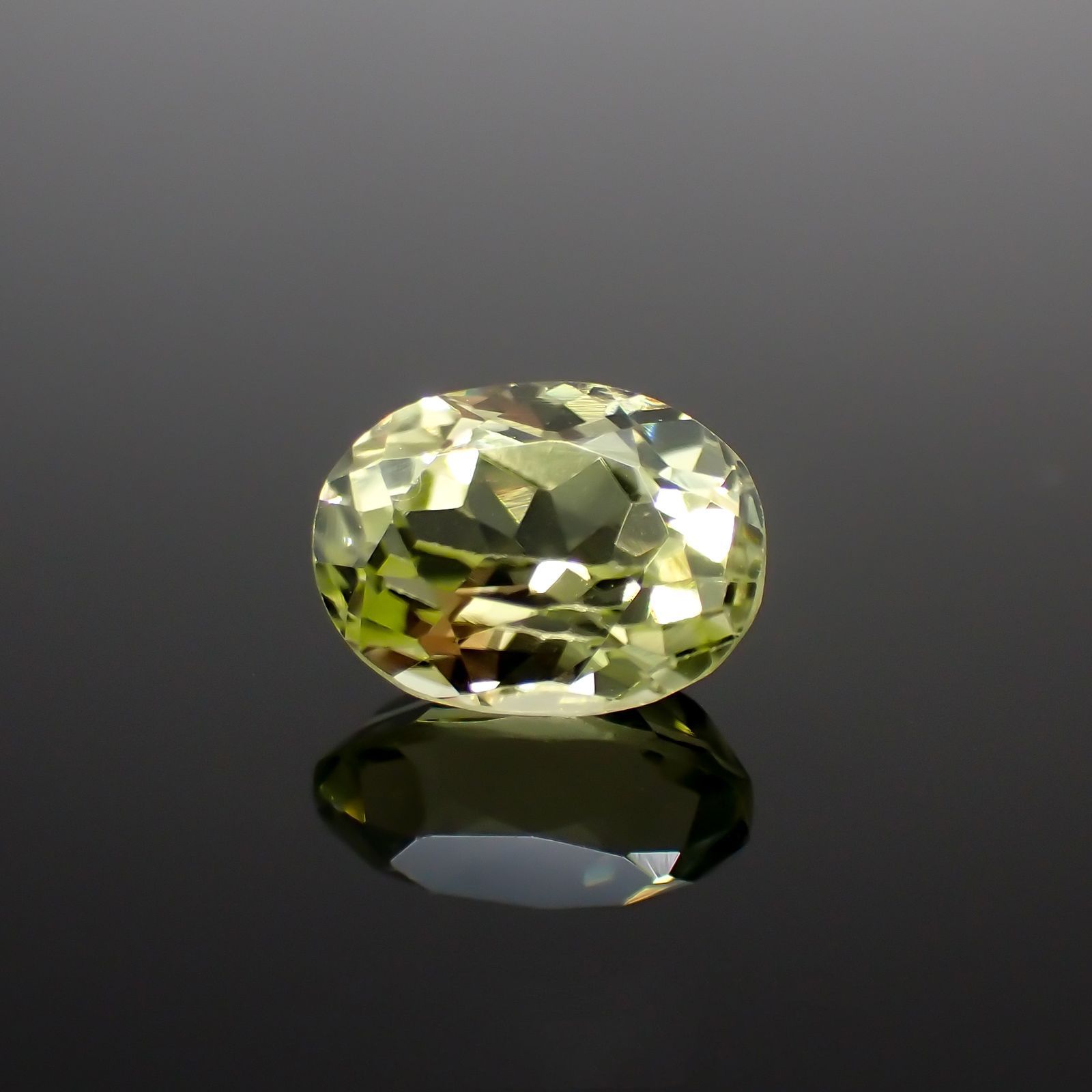 シリマナイト(宝石名シリマナイト)インド産 1.61ct 識別済[211113695]7.9x6.1mm前後