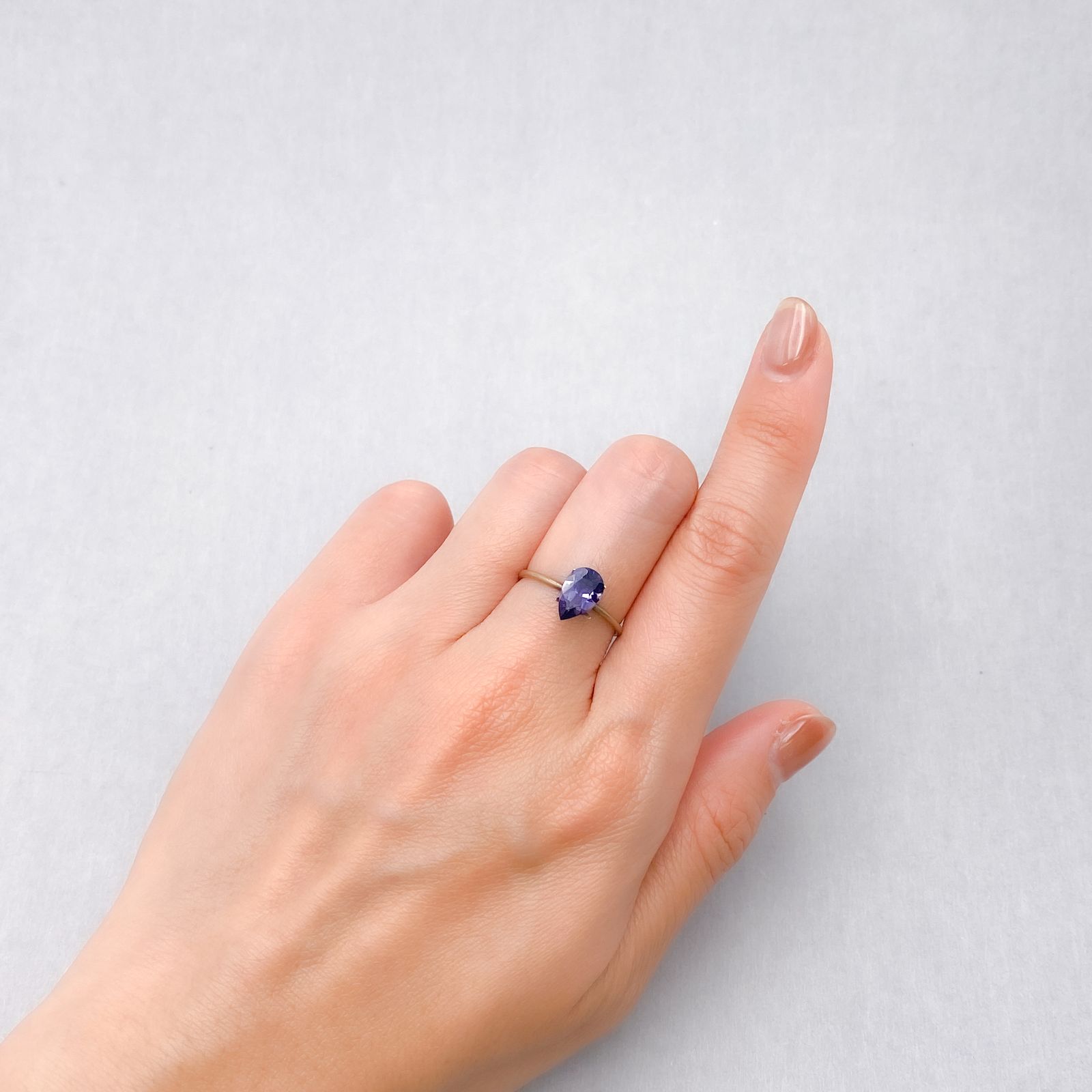 デッドストック 68年産　オデオン　ナイトビフォー アイオライト タンザニア産 0.85ct [250229839]9.1x5.9mm前後