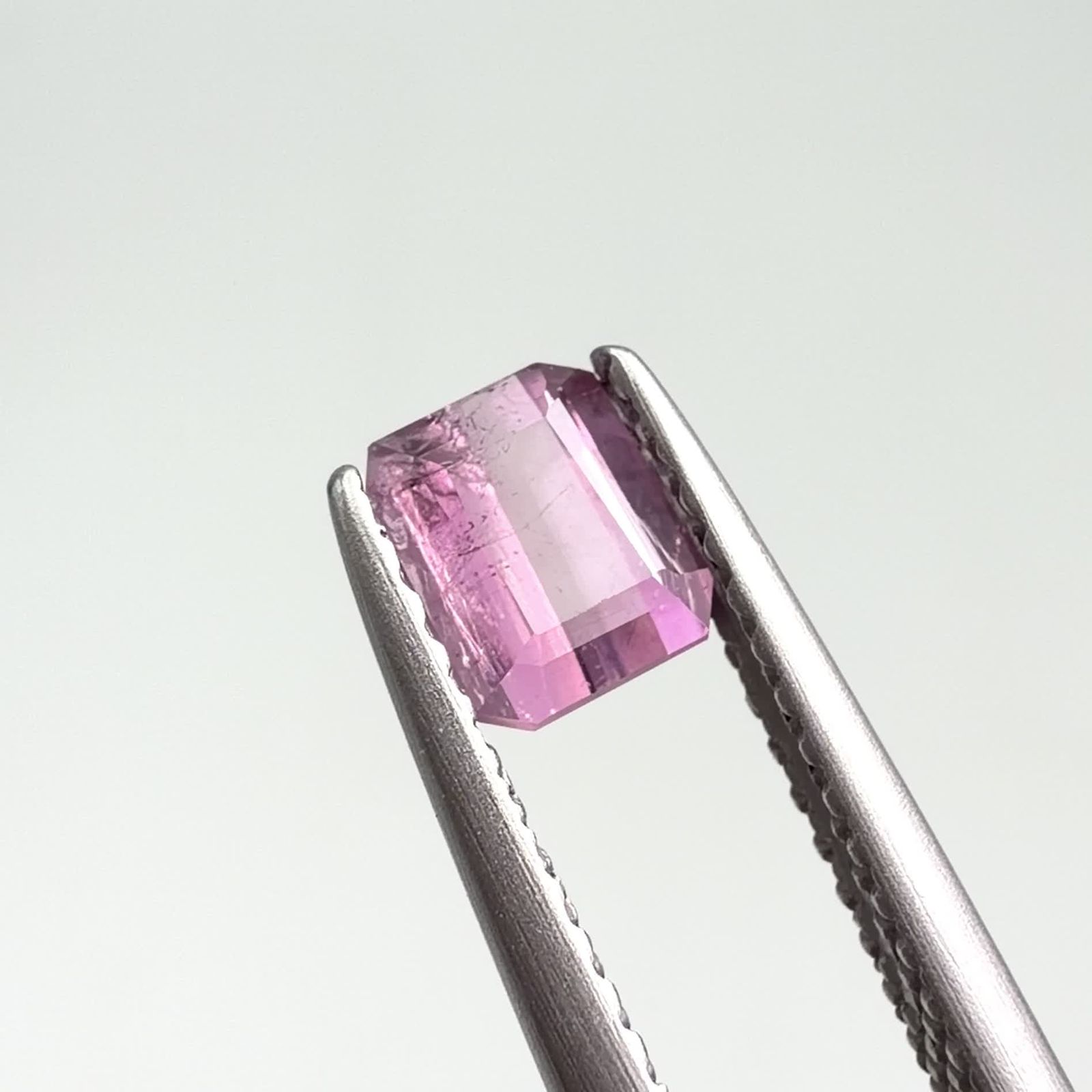 パープルトルマリン アフガニスタン産 0.61ct / 5.1x4.2mm前後