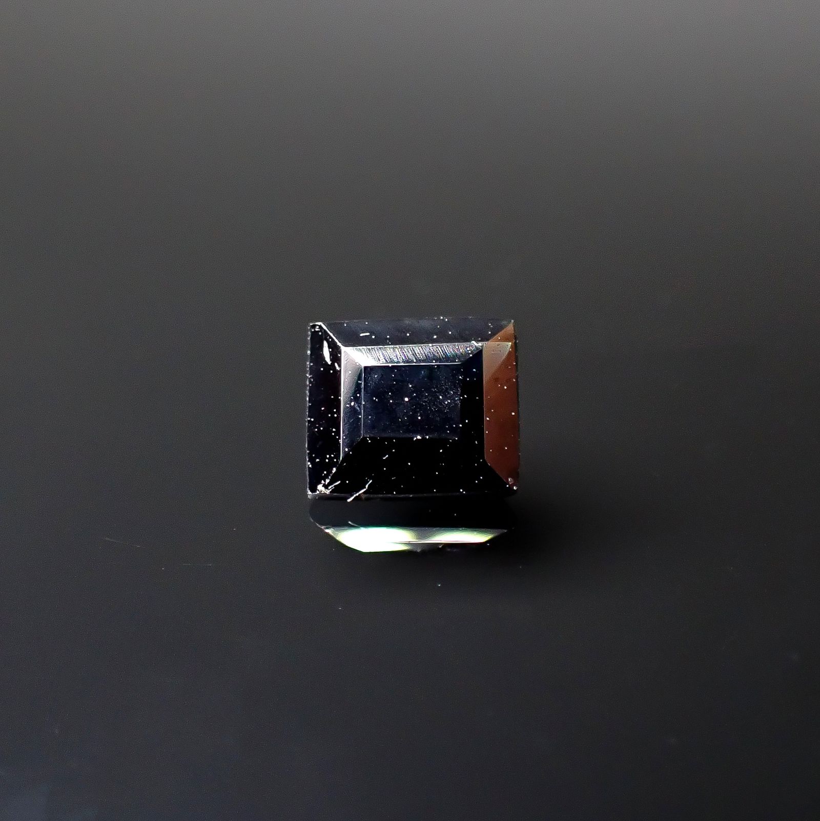 セレンディバイト ミャンマー産 0.85ct [250630572]5.7x5mm前後