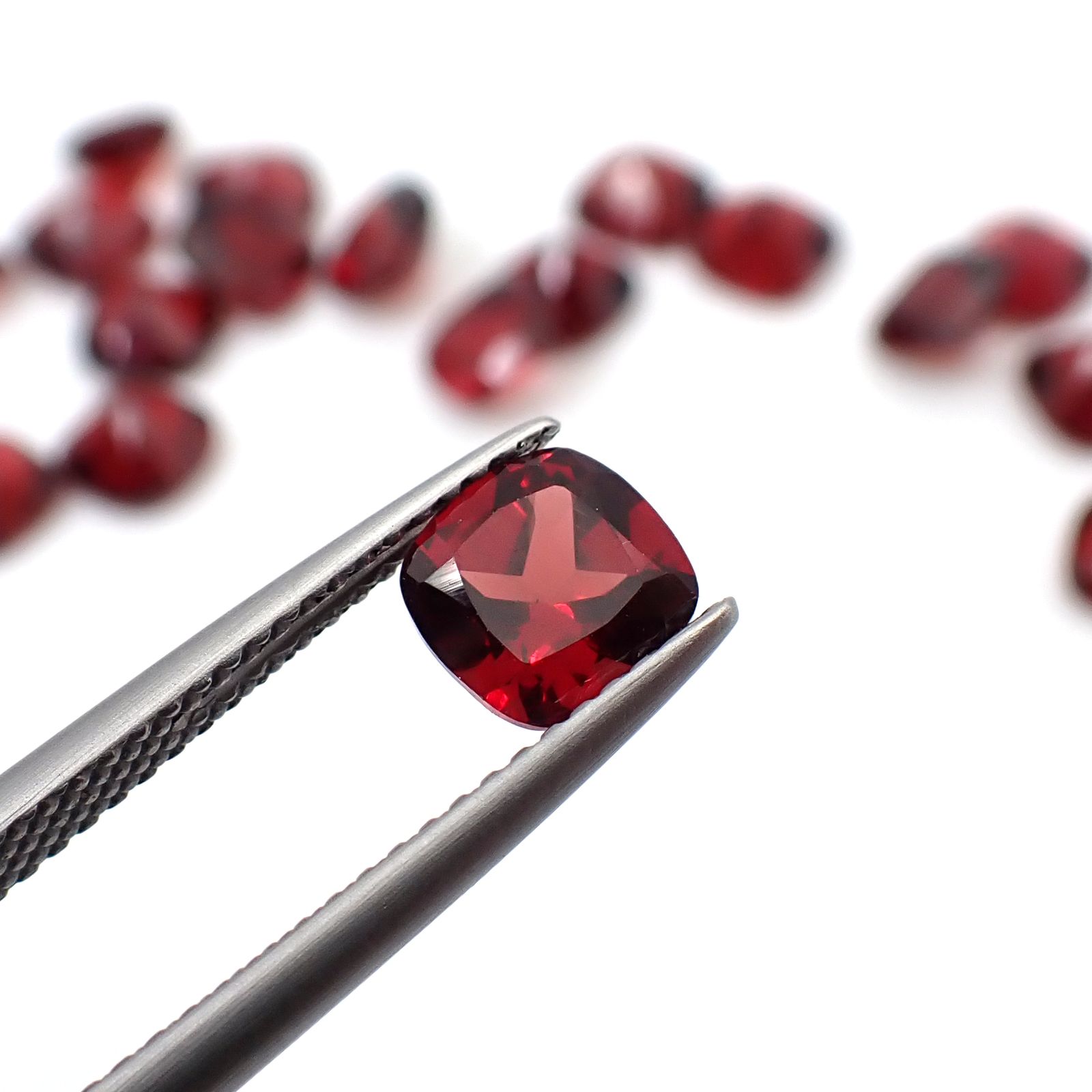 ◇ランダムセレクト◇パイラルスパイトガーネット モザンビーク産 約1.10ct / 6.1x6.1mm前後 [260532218]