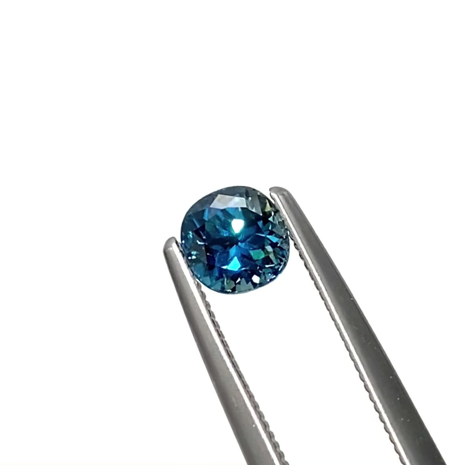 ラタナキリブルージルコン カンボジア産 0.74ct[240728490]4.7x4