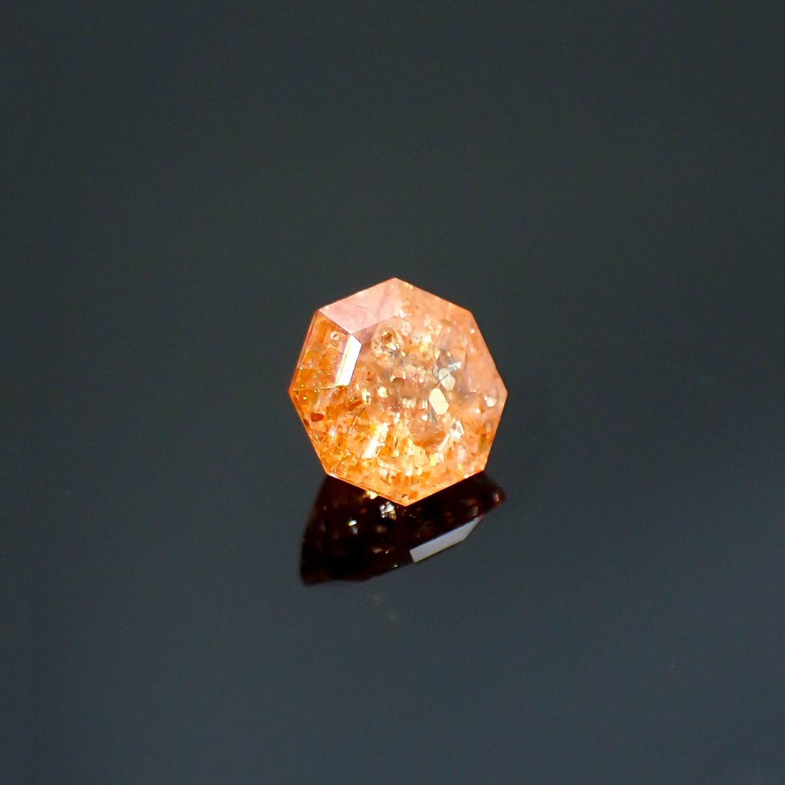 ◇オクタゴンカット◇イリュージョンサンストーン インド産 0.77ct / 5.7x5.6mm前後 [260215488]