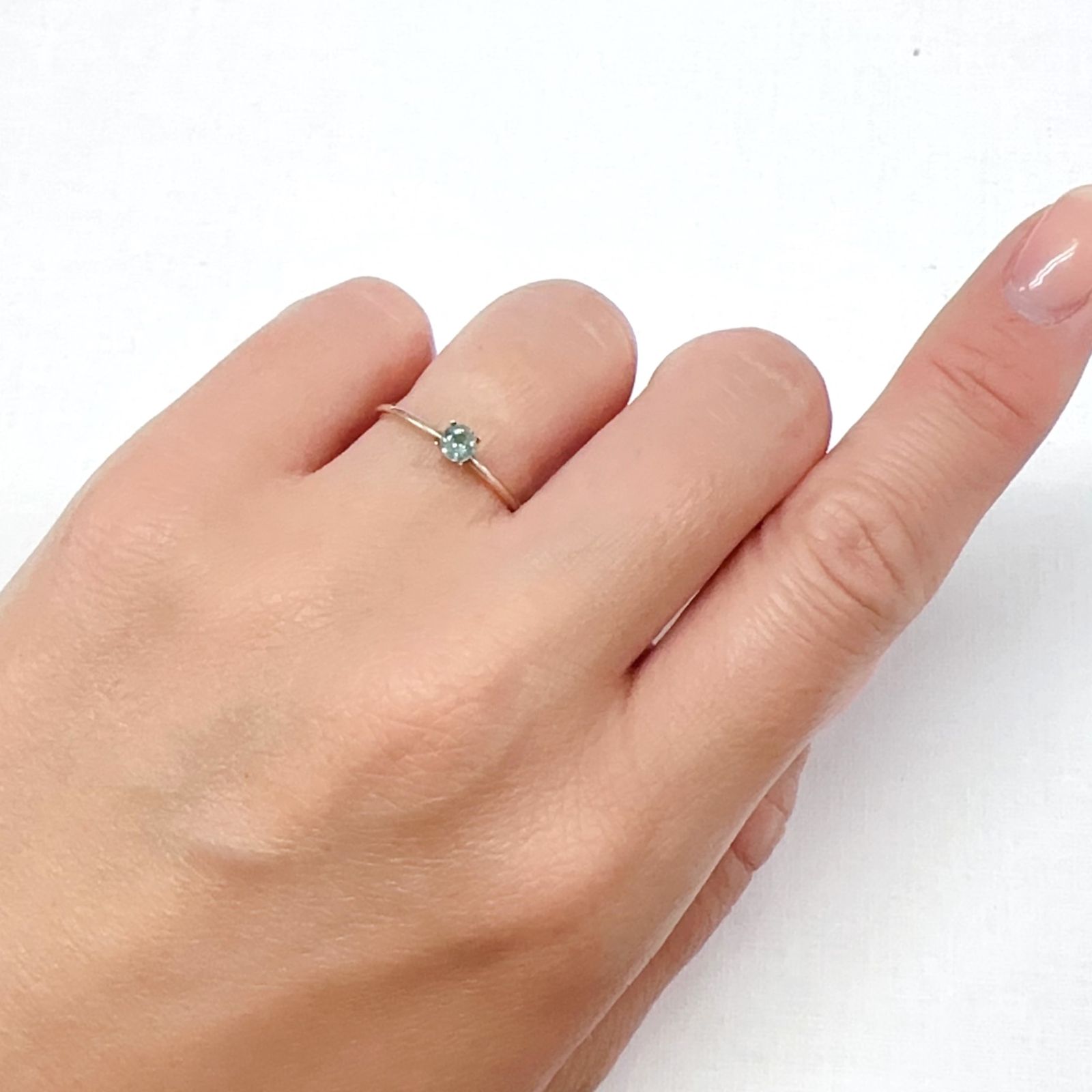 シルキーアレキサンドライト(宝石名アレキサンドライト)ブラジル・ミナスジェライス州ヘマチタ鉱山産 0.18ct 識別済[240527400]3.5x3.5mm前後