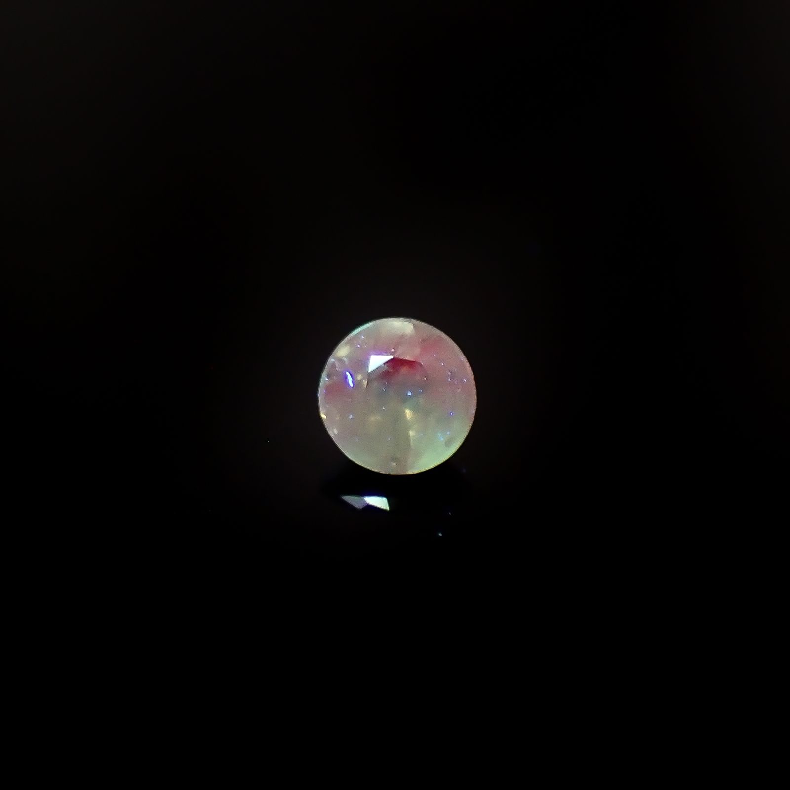 シルキーアレキサンドライト ブラジル産/EmeraldMains社製 0.040ct[240527608]2.1x2.1mm前後