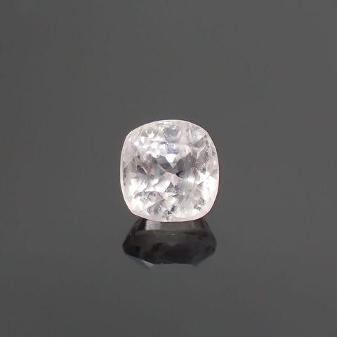 ホワイトターフェアイト(宝石名ホワイト・ターフェアイト) スリランカ産 0.684ct ソ付(彩珠)[210711694]4.7×4.6mm前後