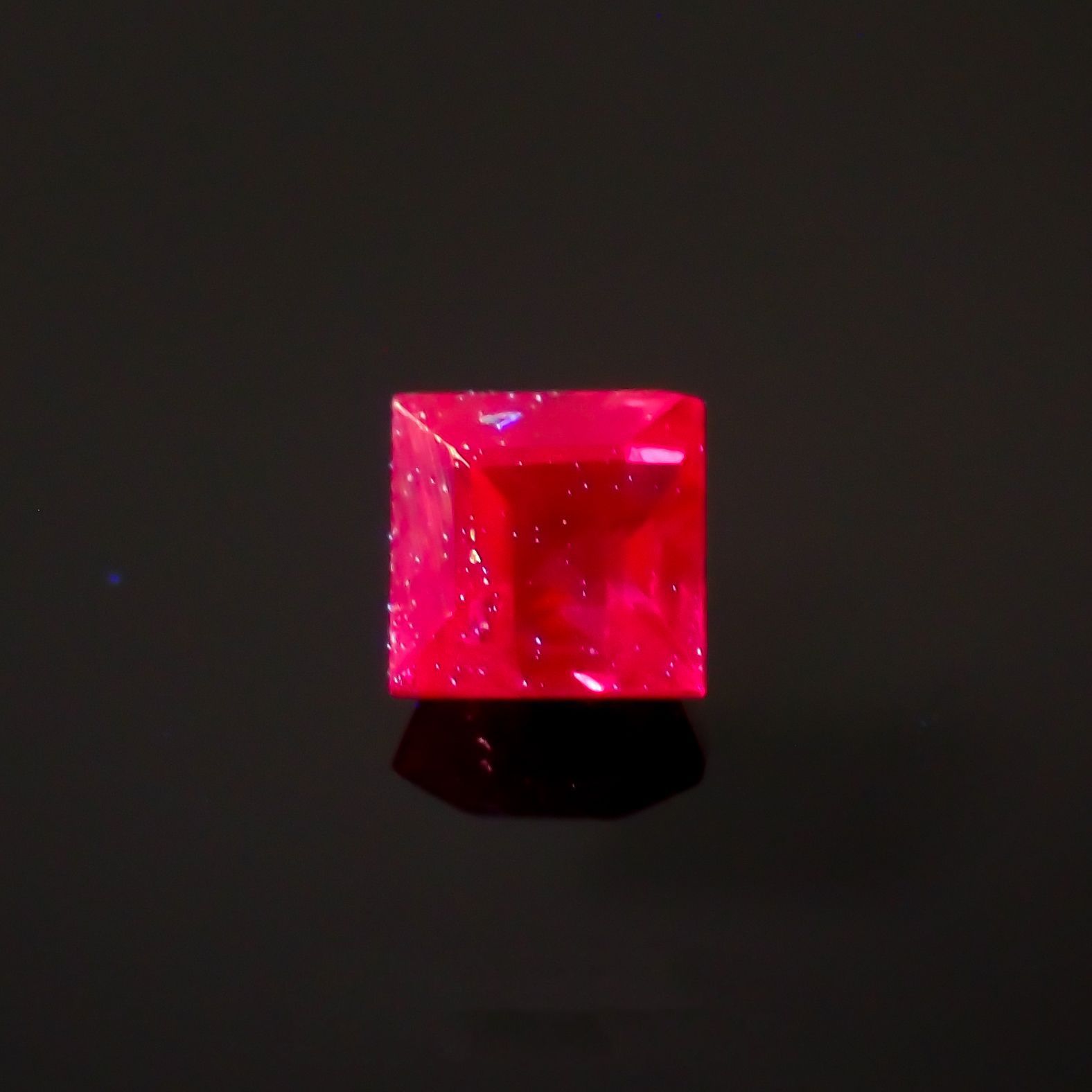 ルビー タイ/ビルマ産 0.16ct[220616359]2.8x2.8mm前後