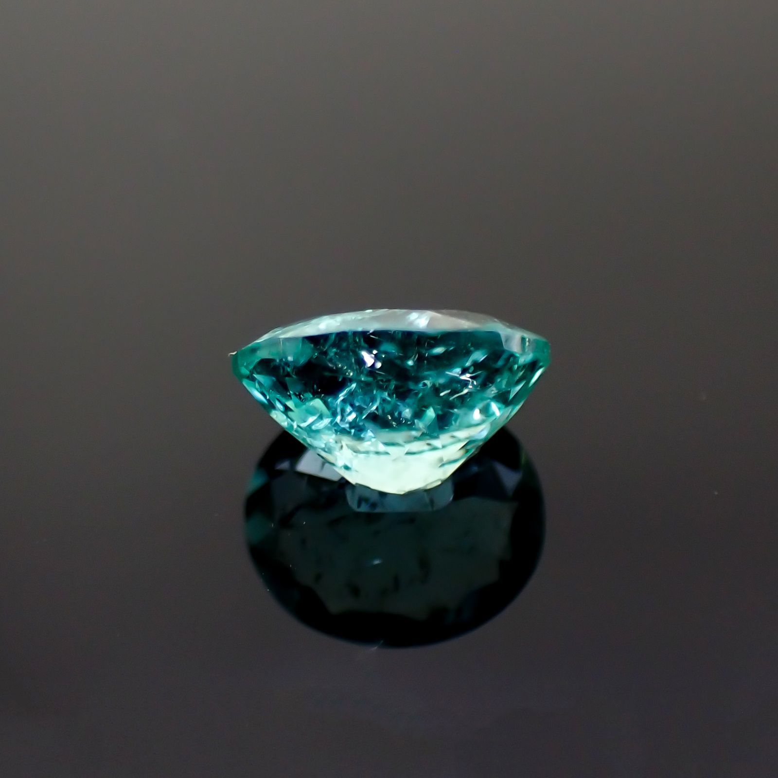 パライバトルマリン モザンビーク産 1.40ct[19111758]7.8×6.8mm前後