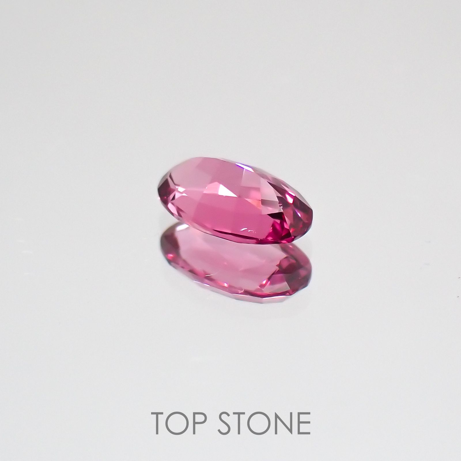 ホットピンクスピネル タンザニア産 ルース 0.23ct[210510855]4.8×2.9mm前後