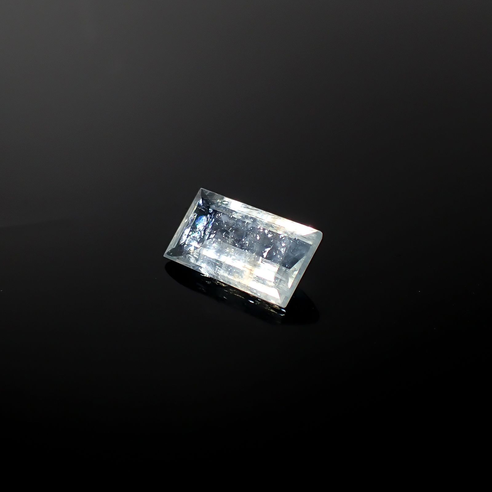 イリデッセンスアクアマリン ブラジル産 2.43ct [250730714]11.8x6.5mm前後