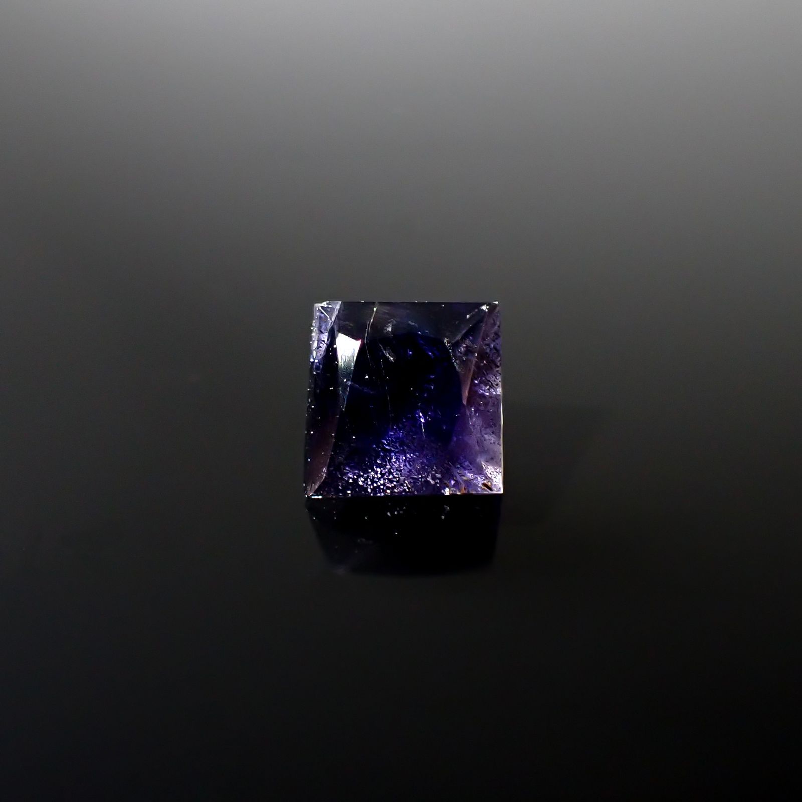 アイオライトサンストーン(宝石名アベンチュリン・アイオライト)インド/ブラジル産 0.88ct 識別済[231224429]6x5.6mm前後