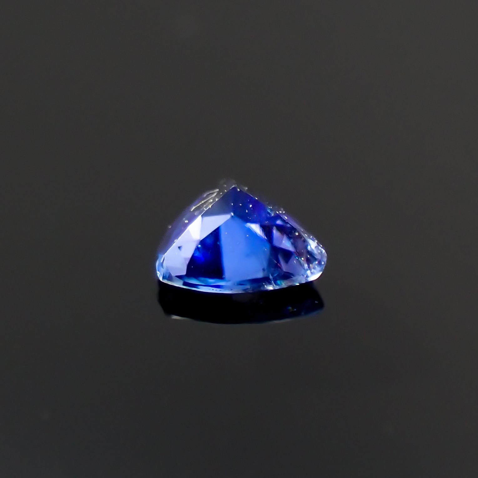 ベニトアイト(宝石名ベニトアイト)アメリカ・カリフォルニア州産 0.038ct 識別済[230823213]2.1x2.3mm前後
