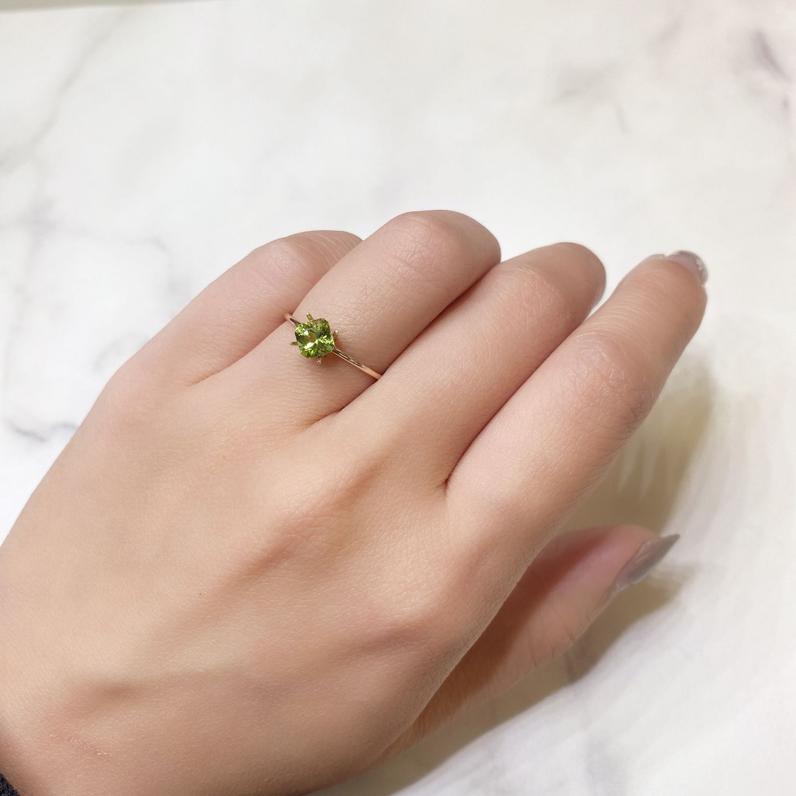◇アッシャーカット◇ペリドット(宝石名ペリドット) パキスタン産 0.75ct 識別済[211013490]5×5mm前後