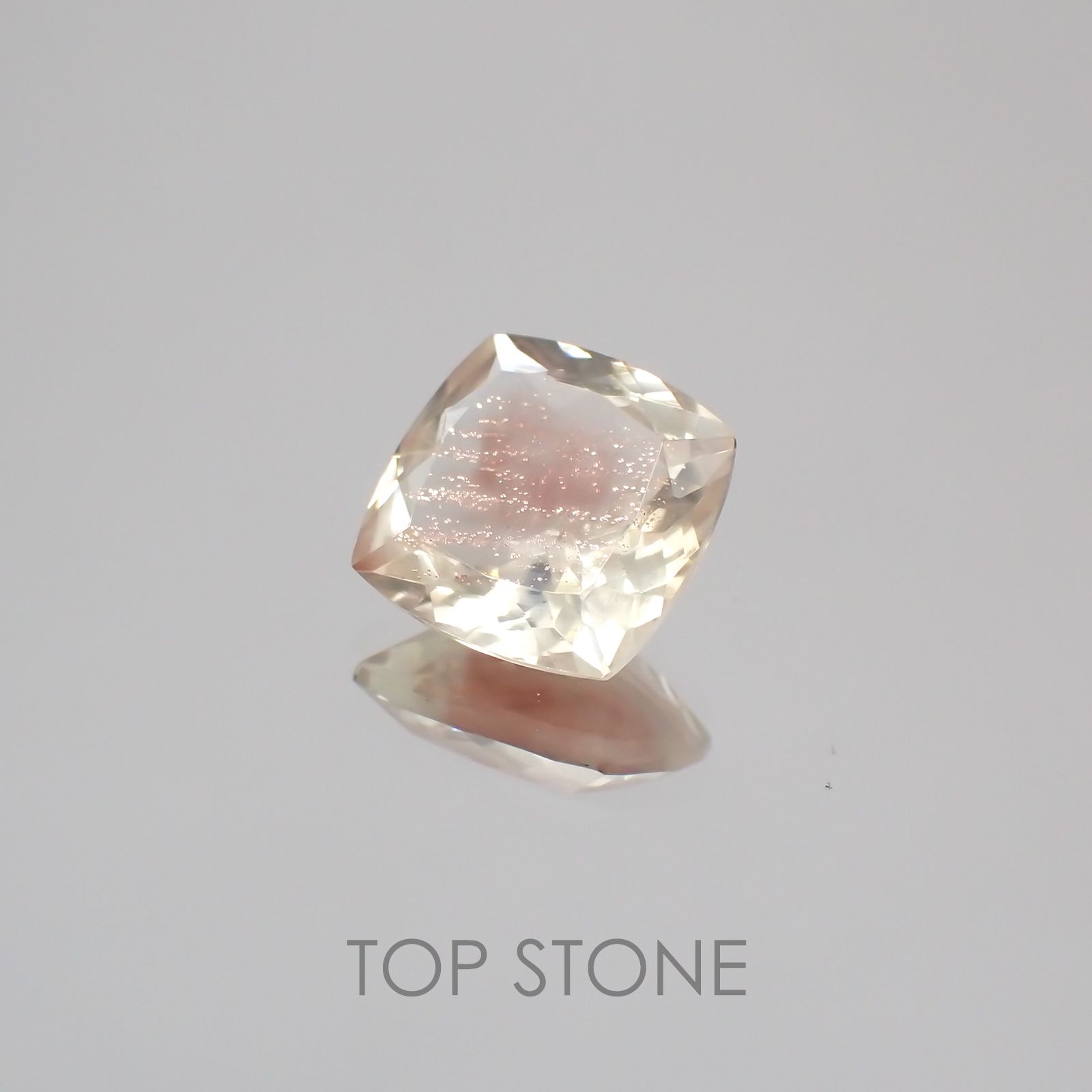 オレゴンサンストーン アメリカ産 ルース 1.85ct[210410537]8×7.9mm前後