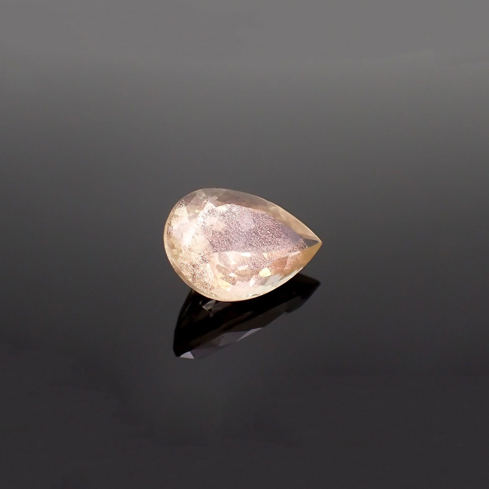オレゴンサンストーン アメリカ・オレゴン州産 3.45ct / 12.9x8.7mm前後 [260618712]
