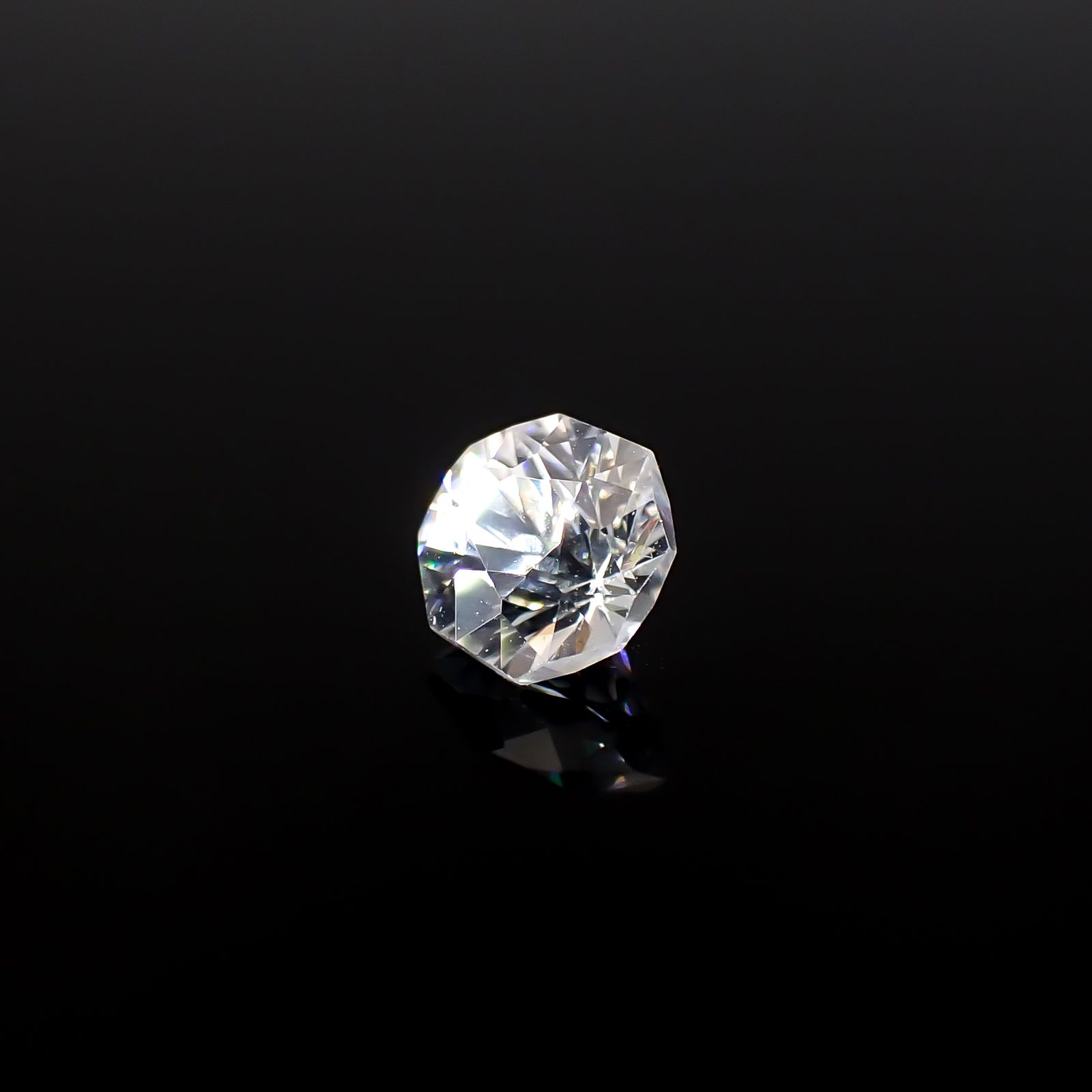 ◇オクタゴンカット◇カラーレスジルコン(宝石名ホワイト・ジルコン)スリランカ/カンボジア産 識別済 0.84ct / 5x4.9mm前後 [251231389]