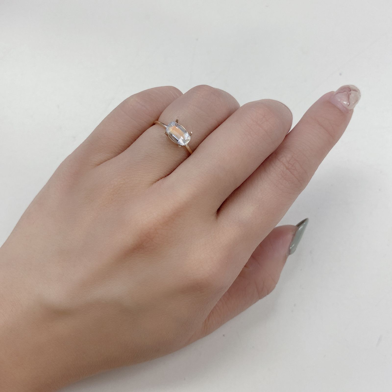 レインボームーンストーン(アンデシンラブラドライト) マダガスカル産 ルース 0.9ct[210410402]8×4.6mm前後