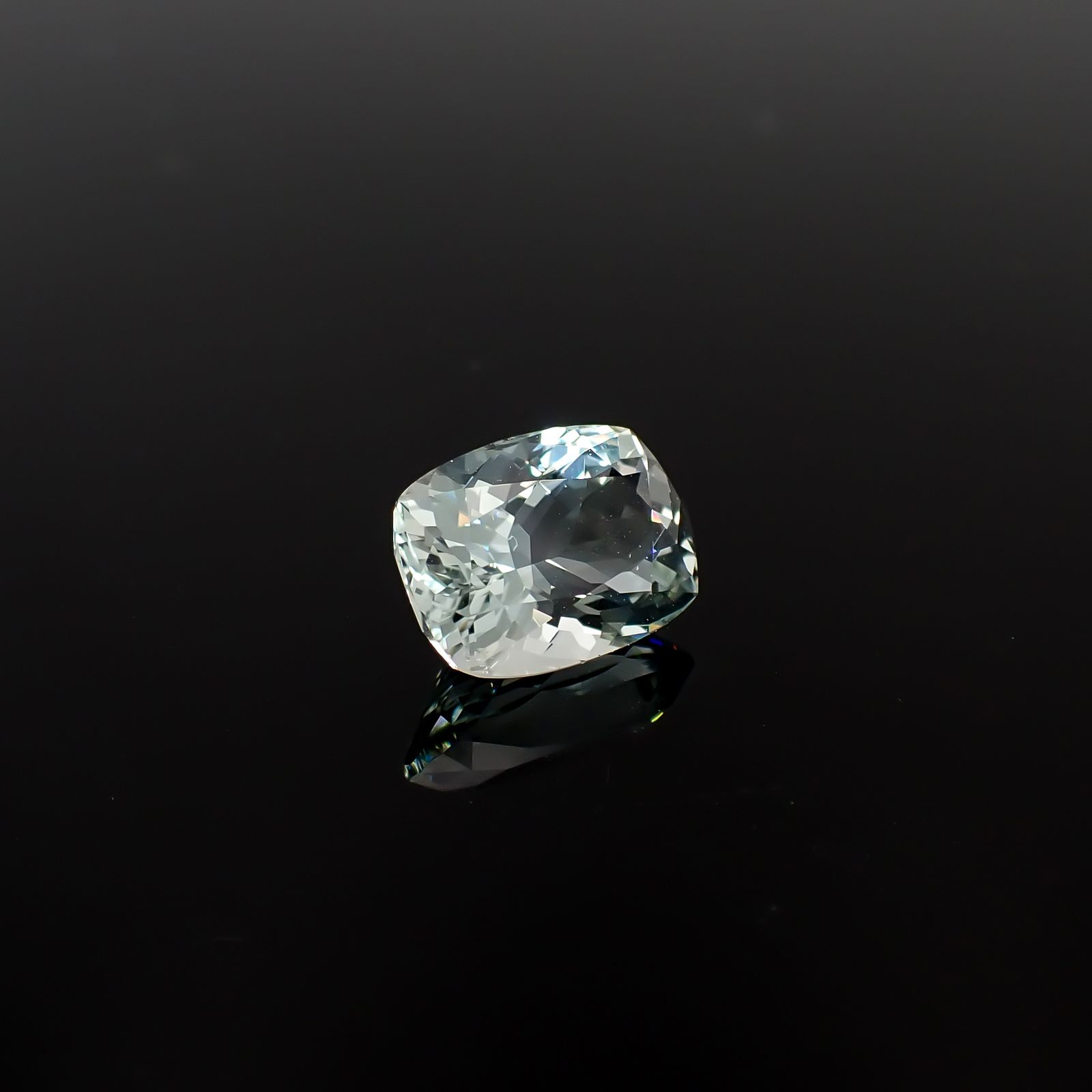 オリゴクレース(宝石名オリゴクレース)ケニア産 2.67ct 識別済[240628003]9.6x7.3mm前後
