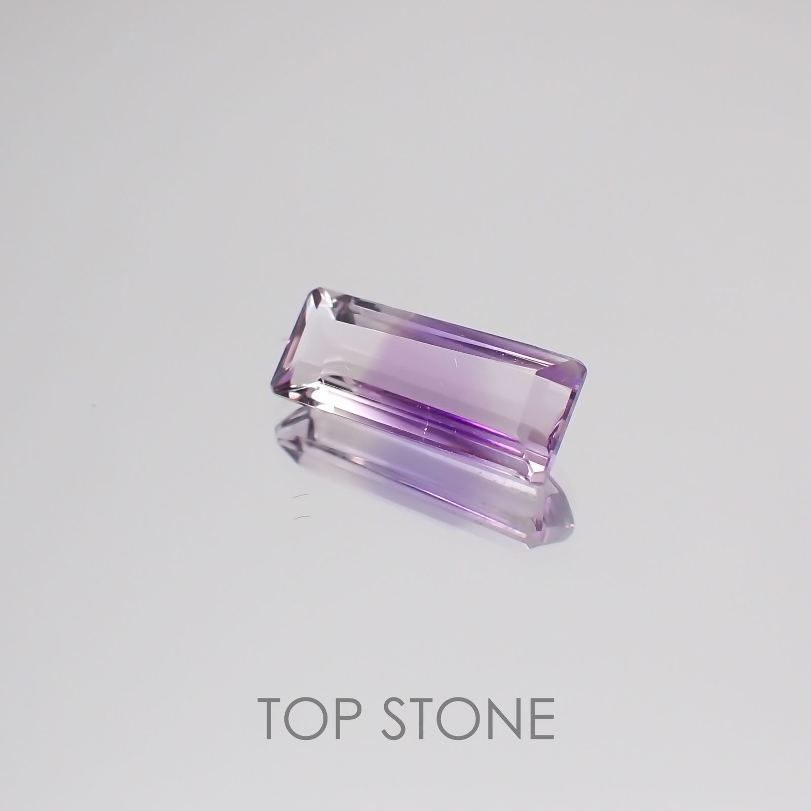 アワーグラスアメジスト(宝石名バイカラー・クォーツ) モロッコ産 2.20ct 識別済[21038593]12.9×5.2mm前後