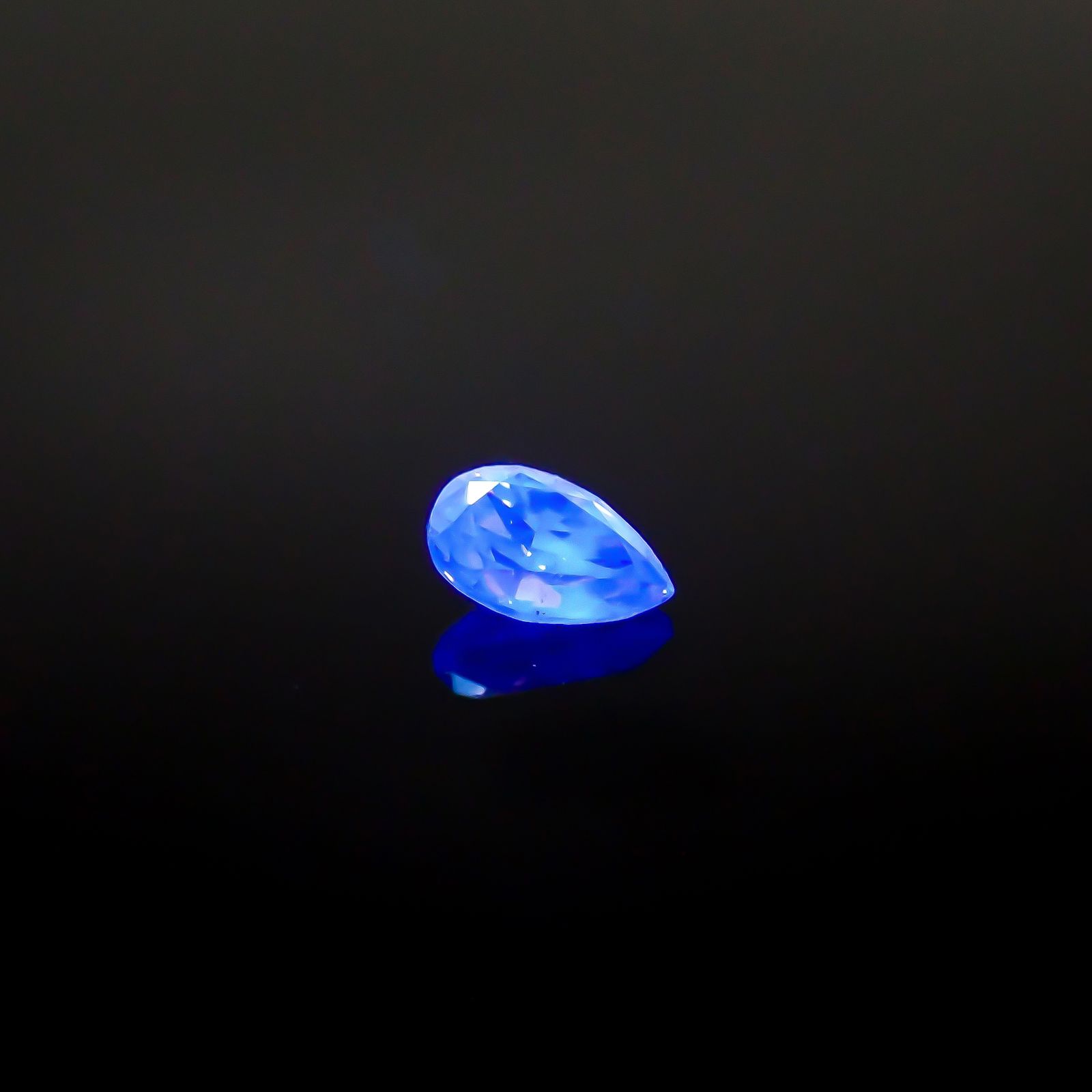 ピンクダイヤモンド(宝石名ダイアモンド VS-2/FANCY DEEP BROWNISH PINK) 0.037ct ソ付(AGT)[250129708]2.63x1.58mm前後