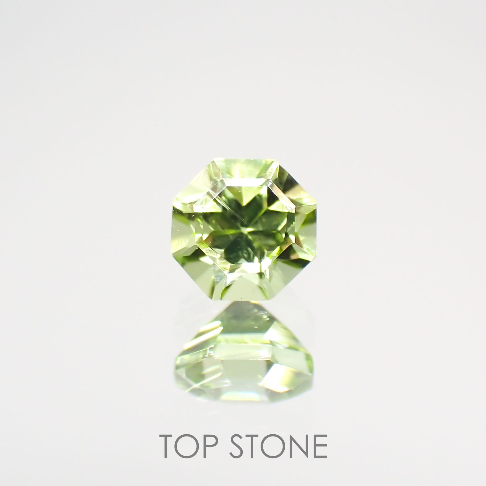 ◇オクタゴンカット◇ペリドット(宝石名ペリドット) パキスタン産 0.35ct 識別済[210913107]4.1×4mm前後