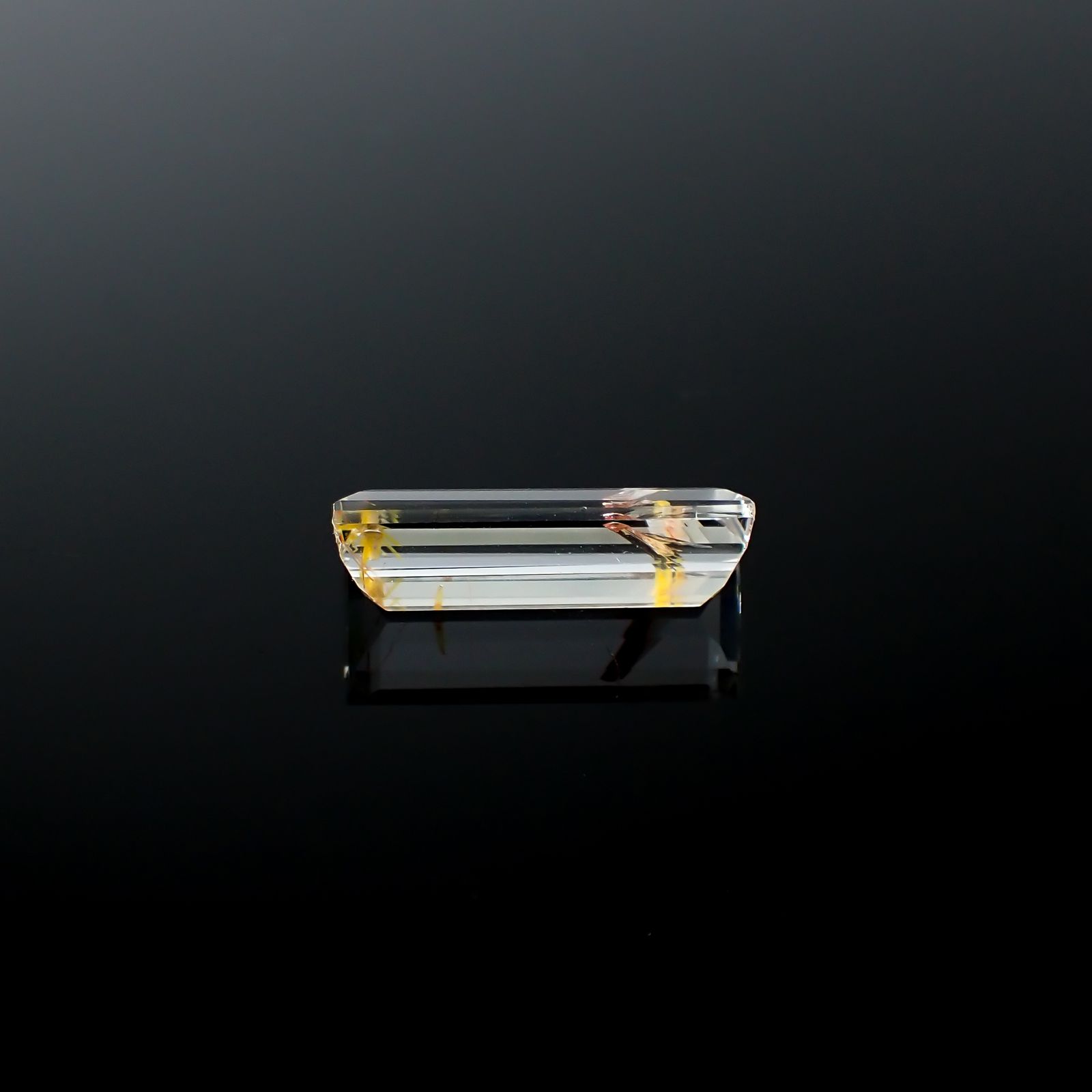 ニードルイントパーズ(チューブイントパーズ) ブラジル・ミナスジェライス州産 9.86ct[240225882]20x7.4mm前後