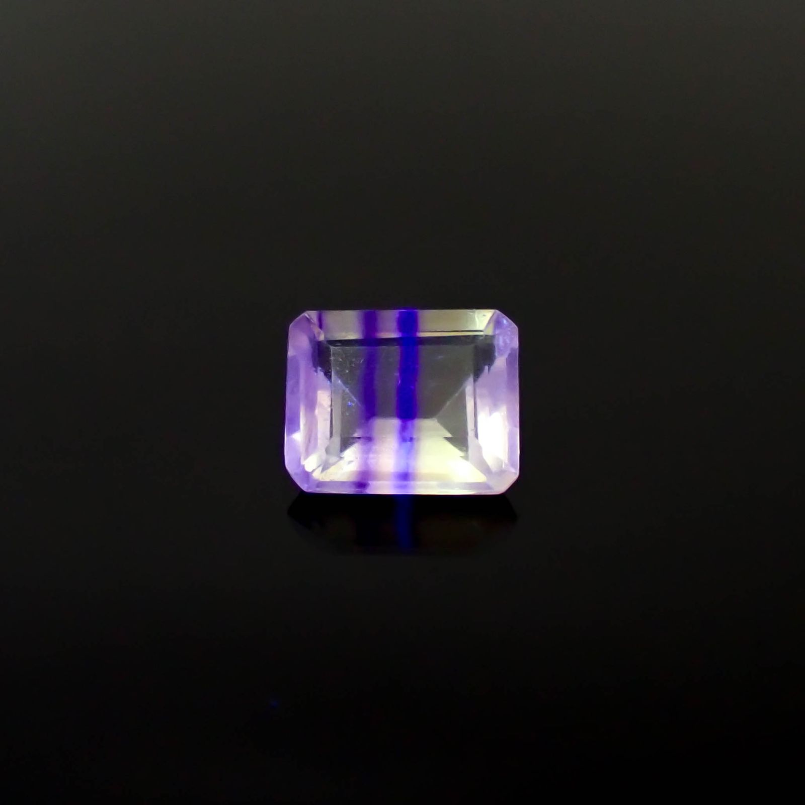 パーティカラーフローライト フルオレッセンス ブラジル産 4.75ct [250430247]11x9mm前後