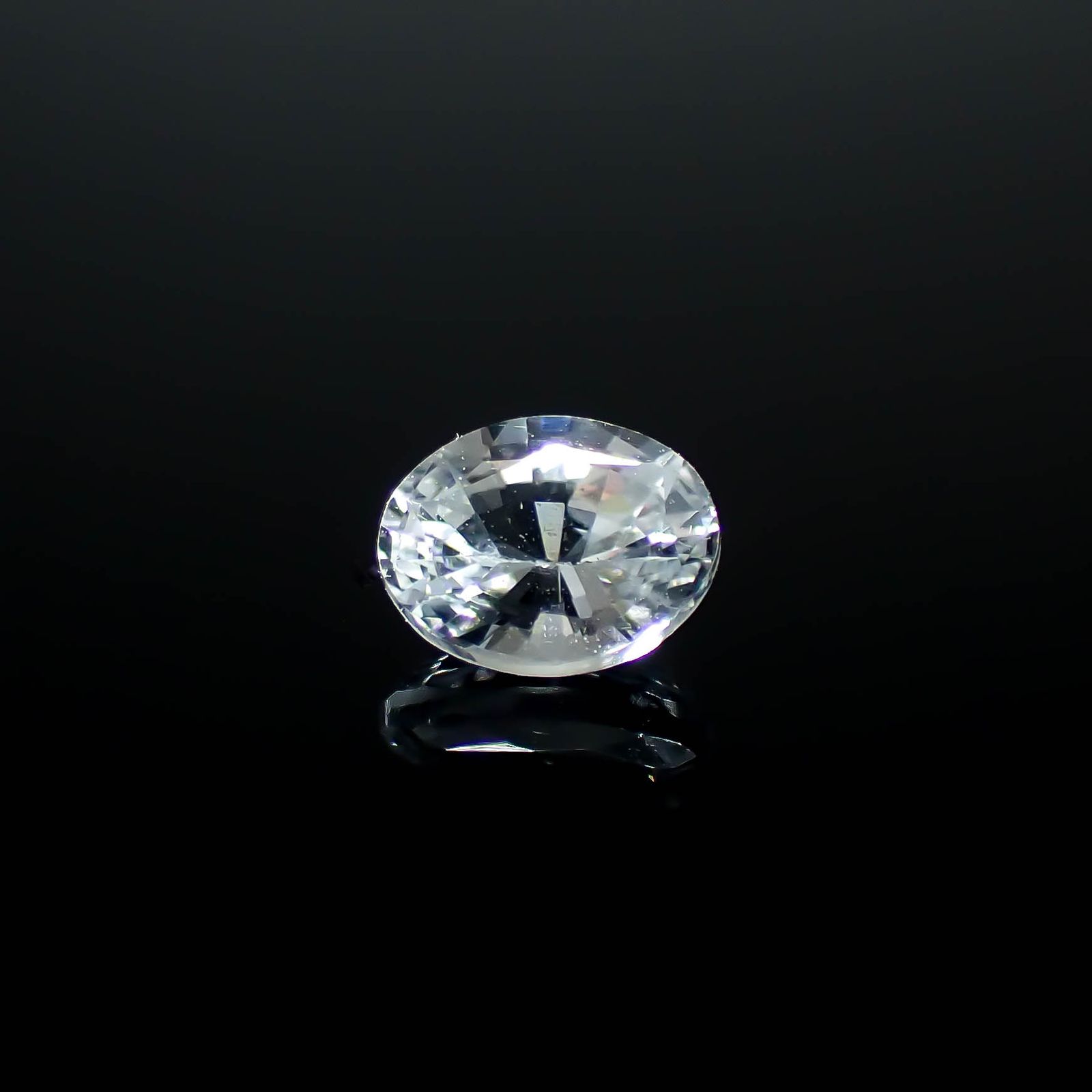 カラーレスサファイア スリランカ産 0.47ct [250830971]5x3.9mm前後