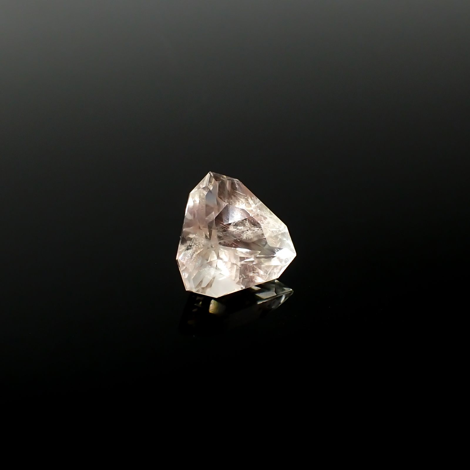 ◇カスタムカット◇ピンクエンジェルラダー マダガスカル産 4.30ct[240125430]10.9x10.9mm前後