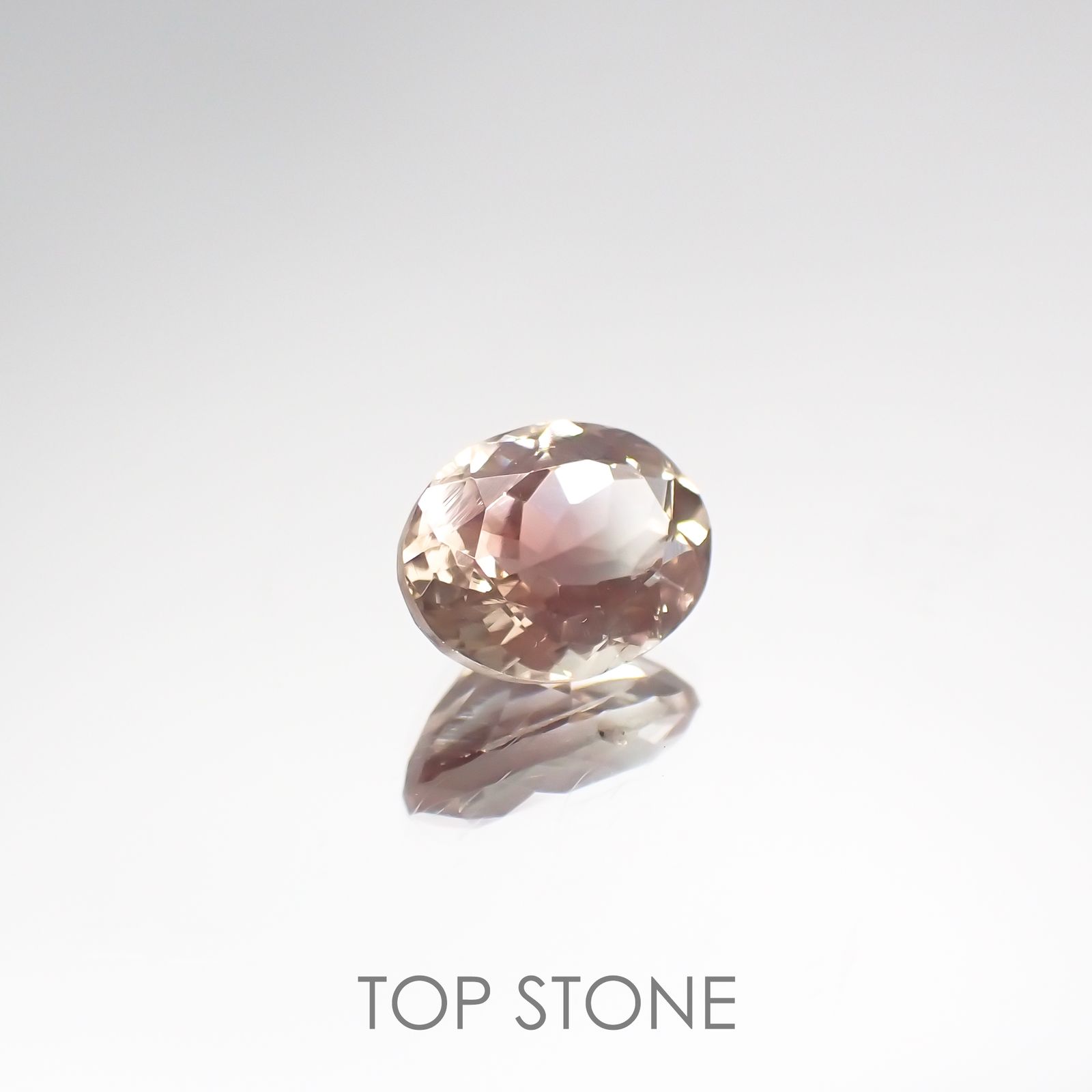 バイカラーオレゴンサンストーン(宝石名バイカラー・ラブラドライト) アメリカ・オレゴン州産 1.137ct ソ付(彩珠)[210711949]7.7×5.9mm前後