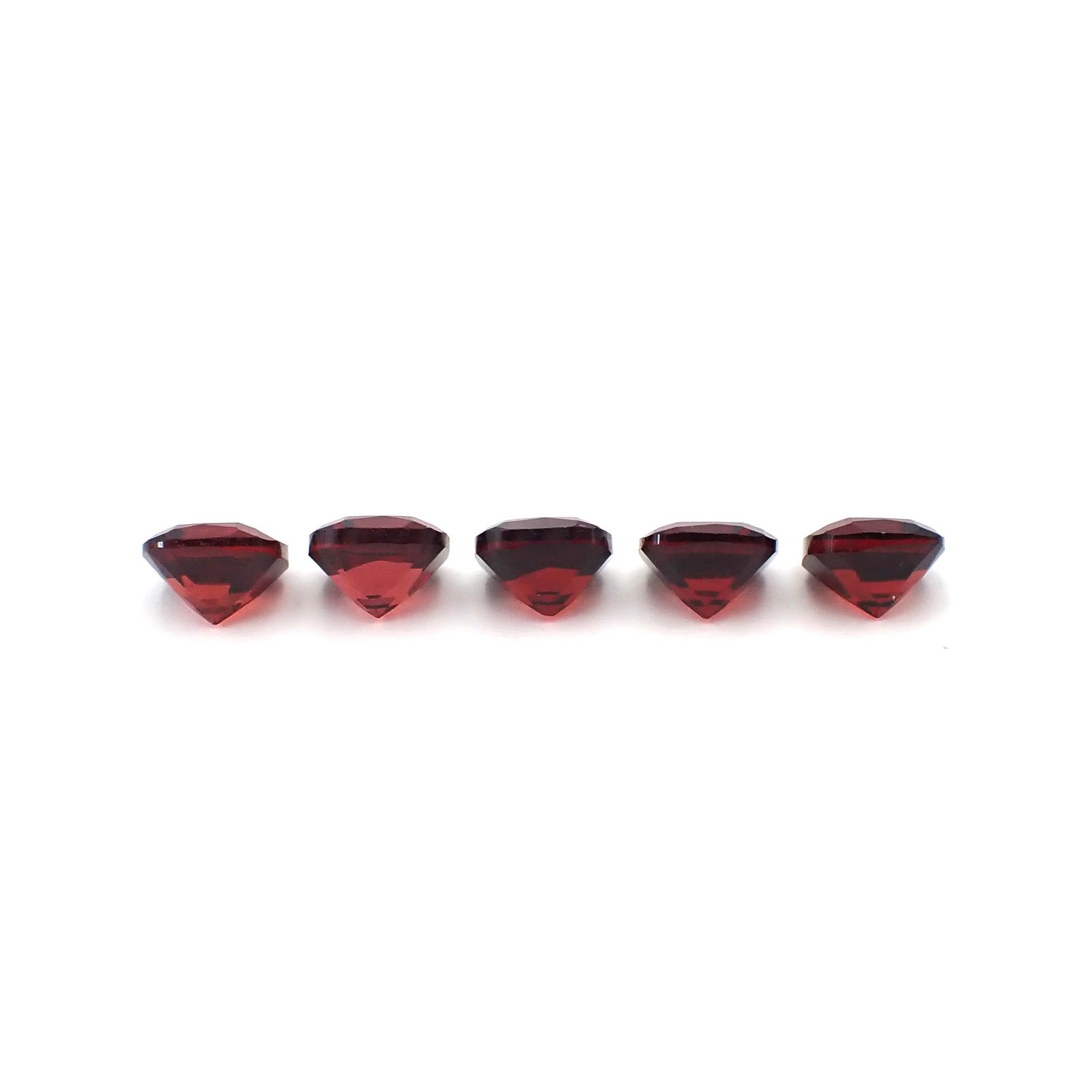 ◇ランダムセレクト◇パイロープアルマンディンガーネット モザンビーク産 約0.73ct / 5x5mm前後 [260532215]