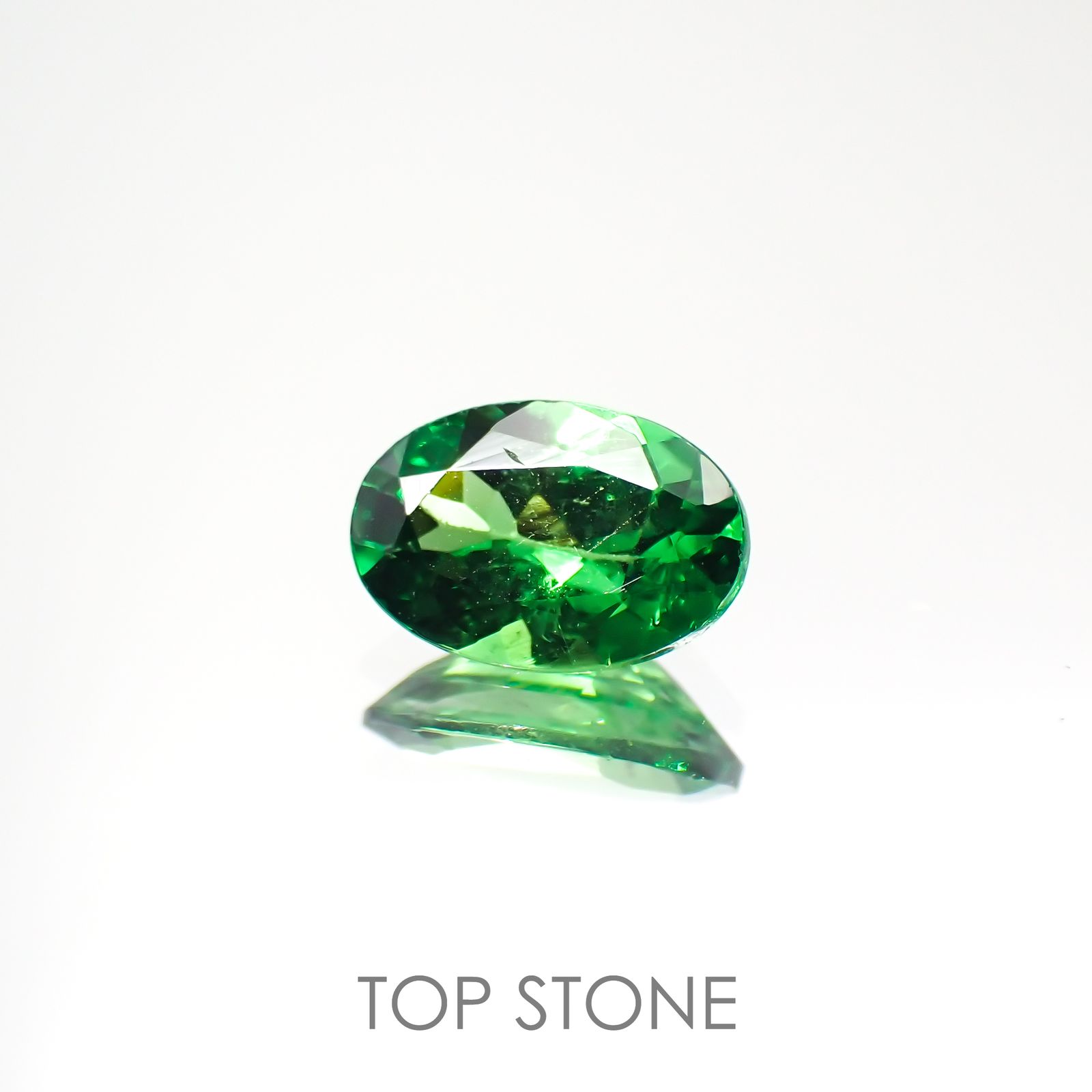 ツァボライト(宝石名ガーネット)タンザニア産 0.47ct 識別済[221018721]6.2x4.1mm前後