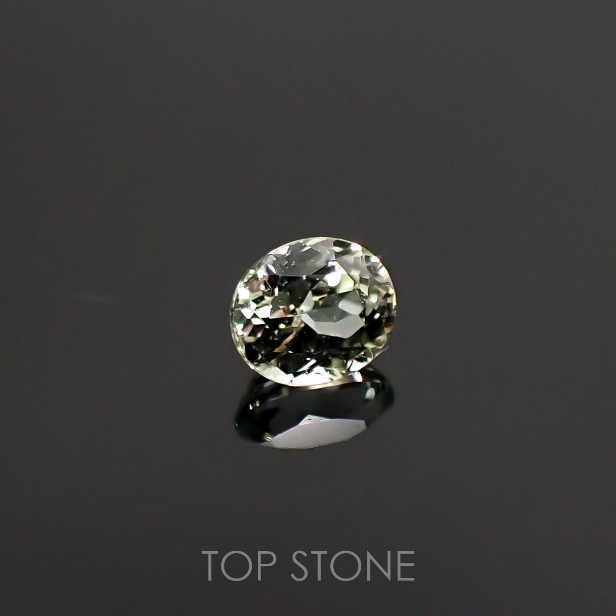 リューコガーネット(宝石名ホワイト グロッシュラー・ガーネット) ビルマ産 0.28ct 識別済[210711542]4.1×3.4mm前後