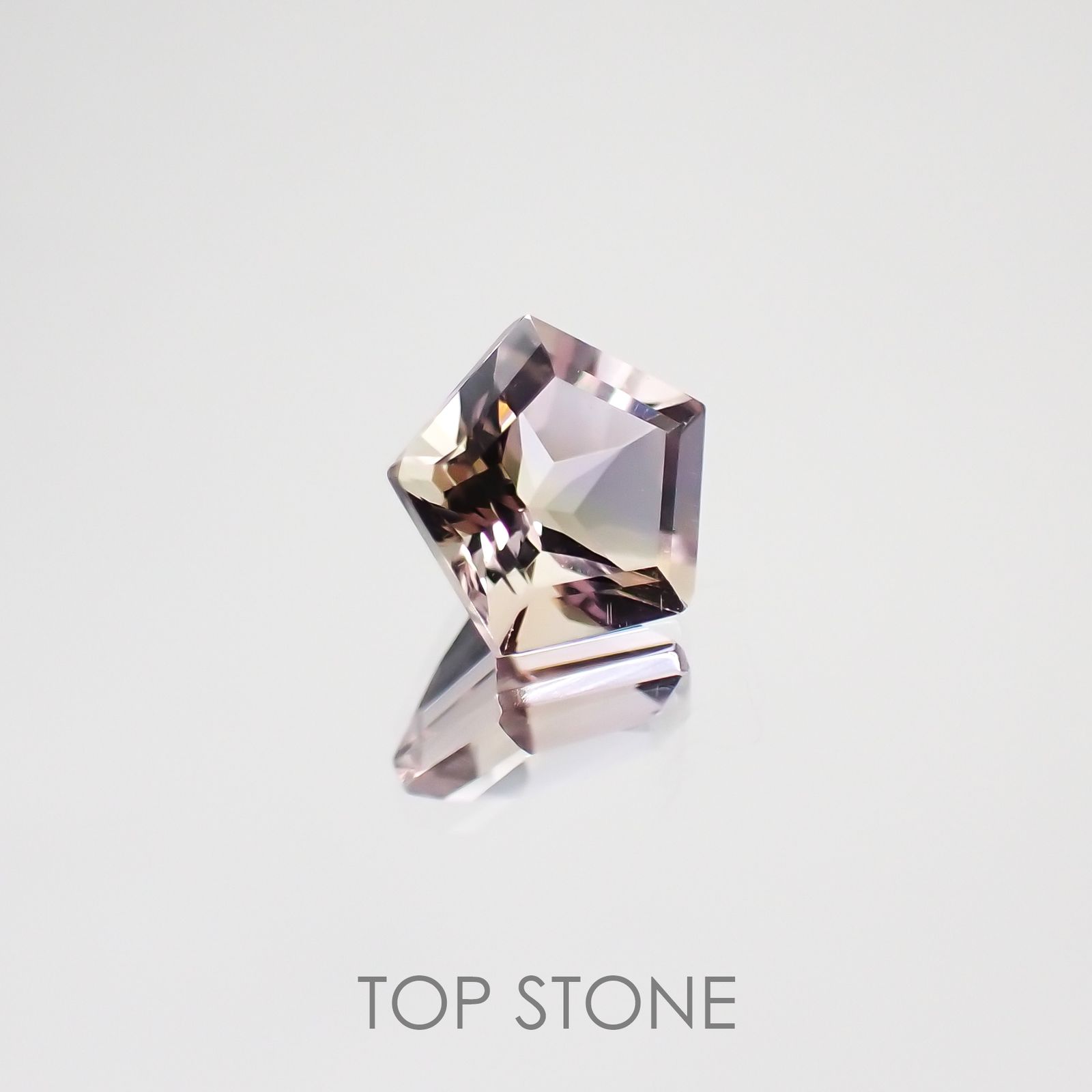 ◇ペンタゴンカット◇アメトリンSA(宝石名バイカラー・クォーツ/別名アメトリン) ボリビア産 0.72ct 識別済[210611044]6.1×6.3mm前後