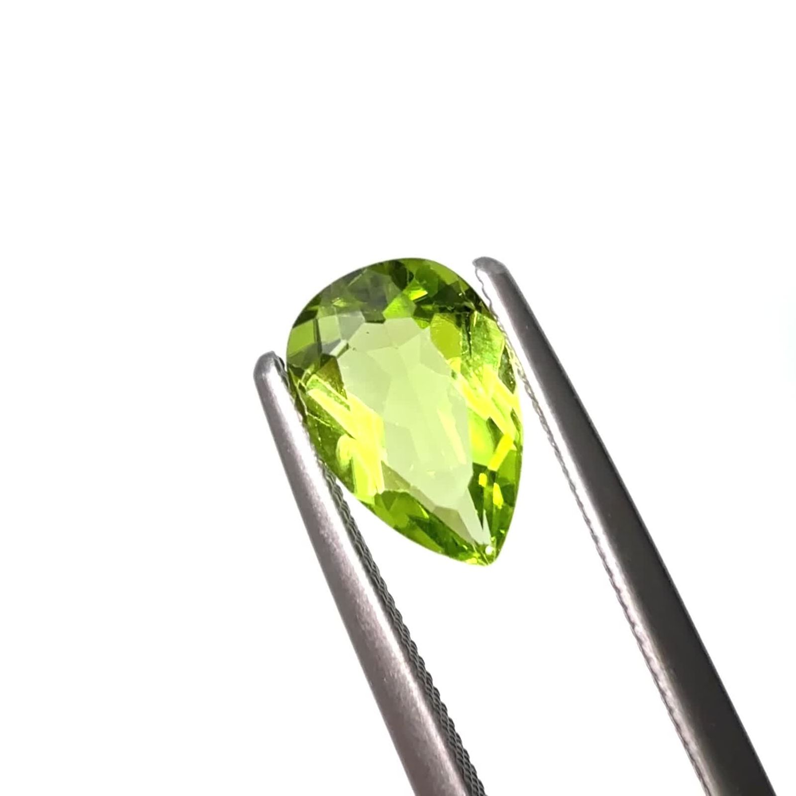 ペリドット 中国産 1.22ct / 8.8x6mm前後 [250330115] | TOP STONE