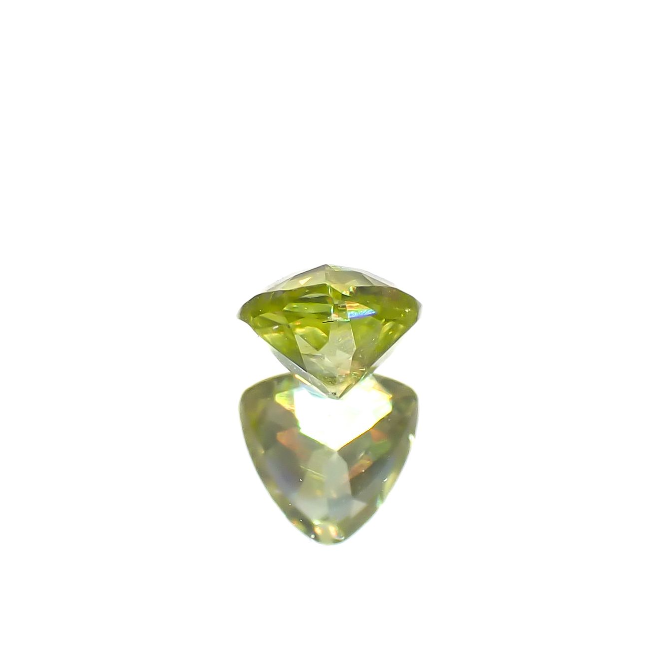 スフェーン マダガスカル産 0.27ct[240627905]3.8x3.8mm前後