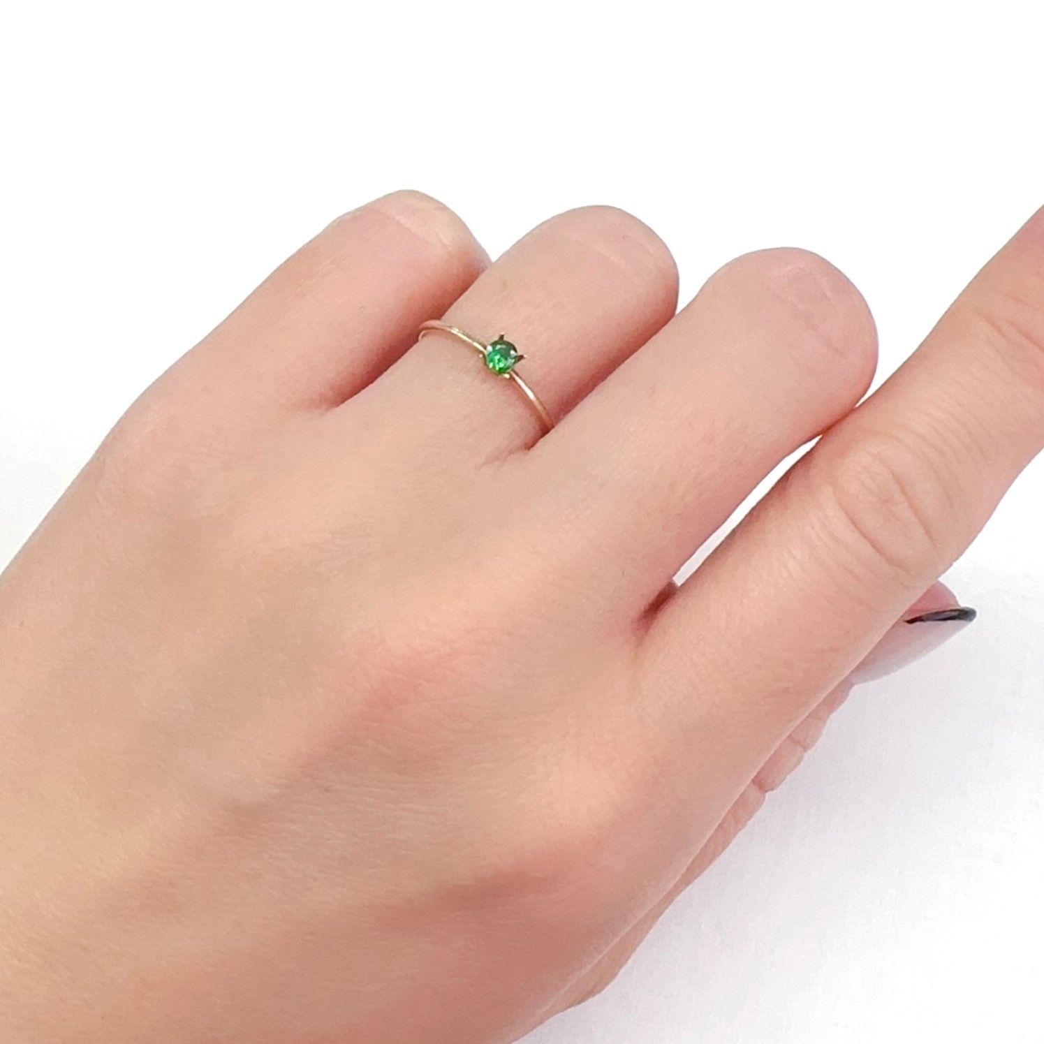 ツァボライト(宝石名グリーン グロッシュラー・ガーネット)タンザニア産 0.11ct 識別済[240226077]3x3mm前後